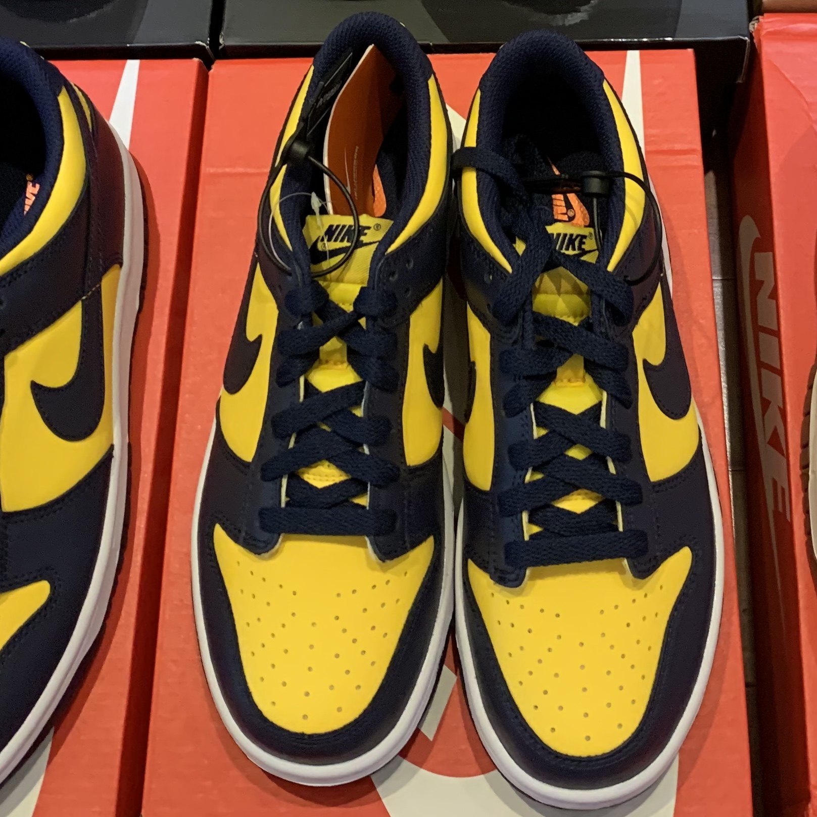 (GS) Nike Dunk Low Varsity Maize 착용 스타일