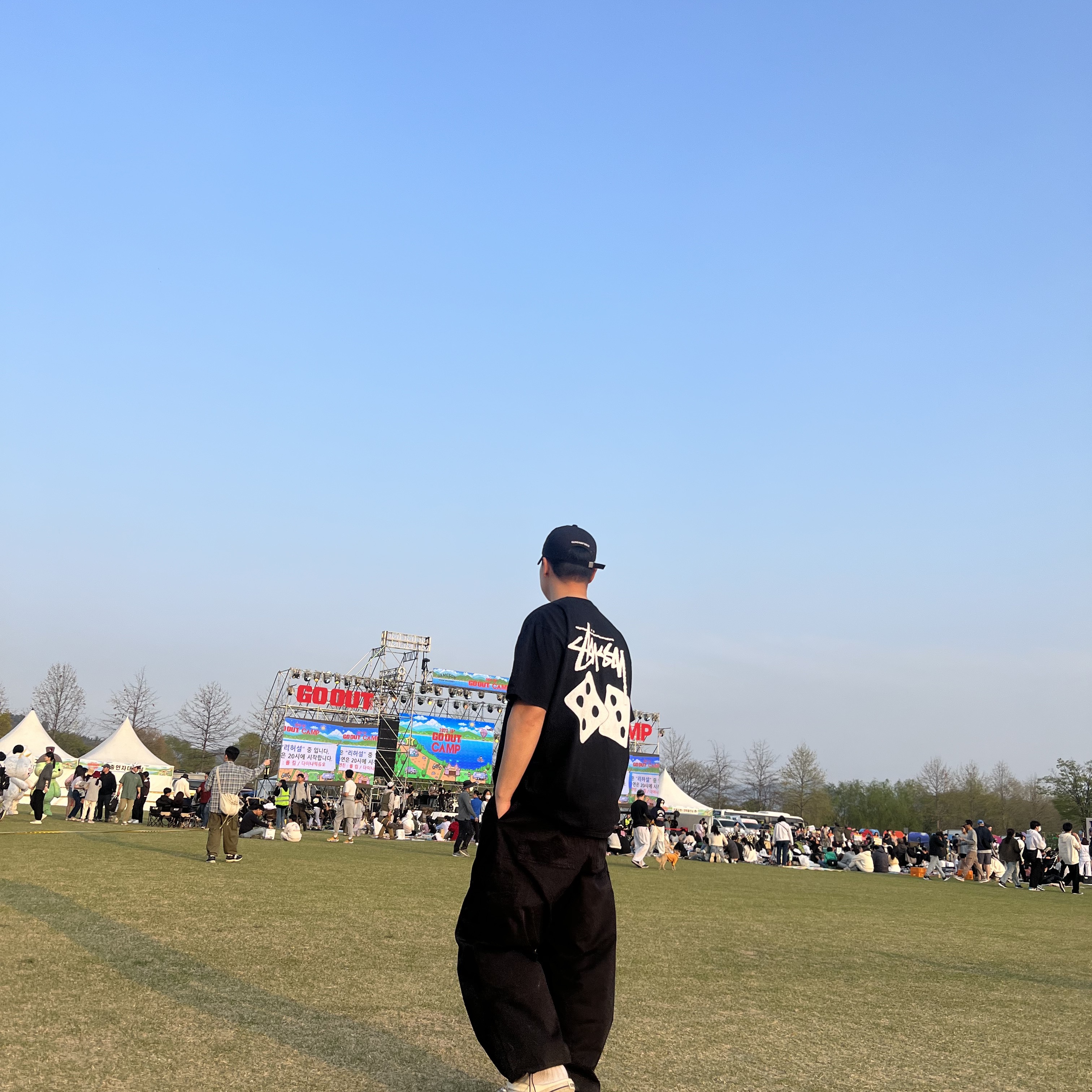 Stussy Dice Pigment Dyed T-Shirt Black 2023 착용 스타일