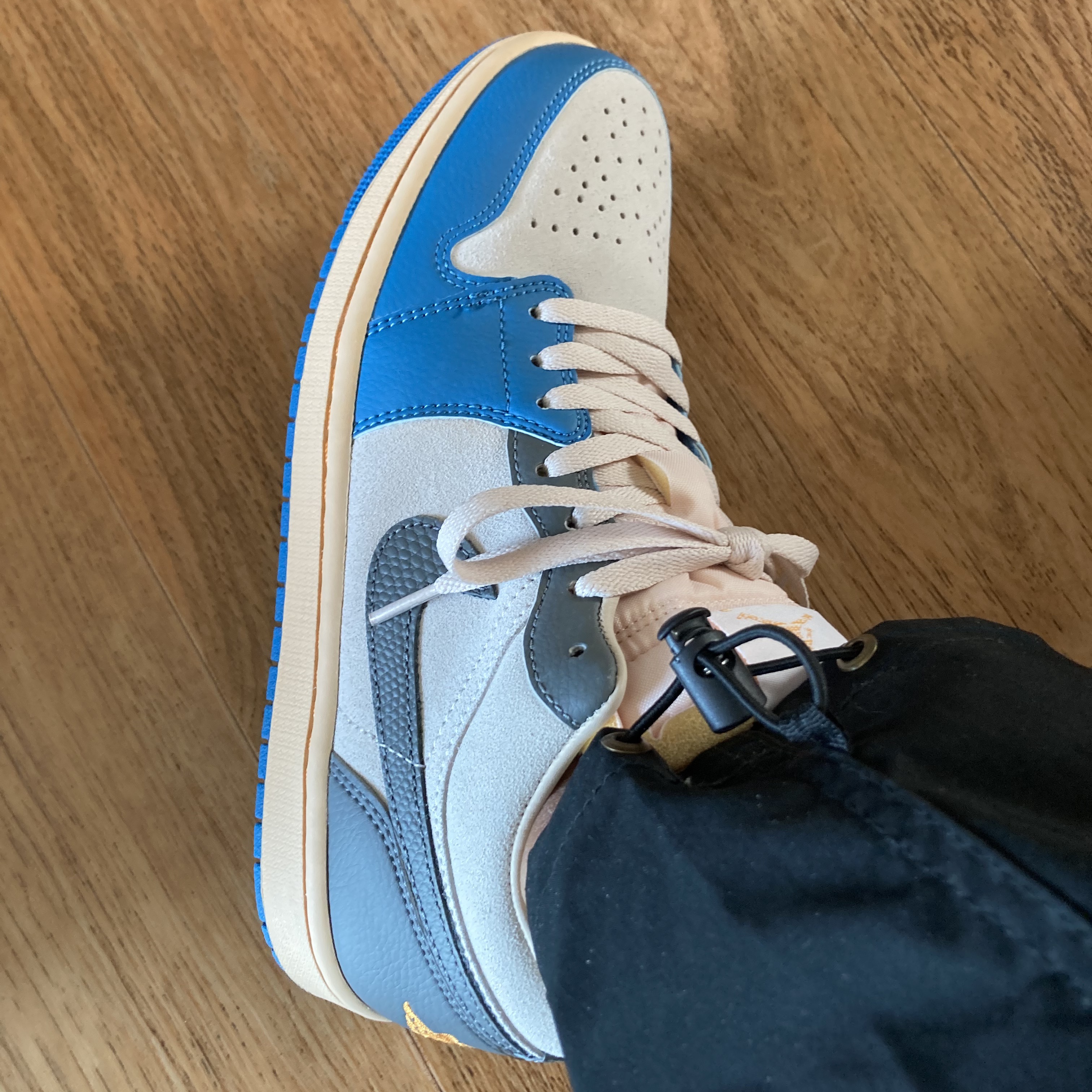 Jordan 1 Low SE Tokyo 96 착용 스타일 - 3