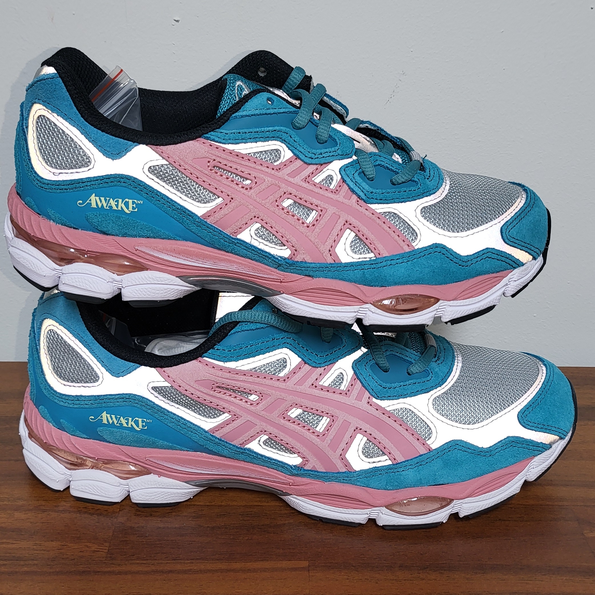 Asics x Awake NY Gel-NYC Pure Silver Green Blue Slate 착용 스타일 - 2