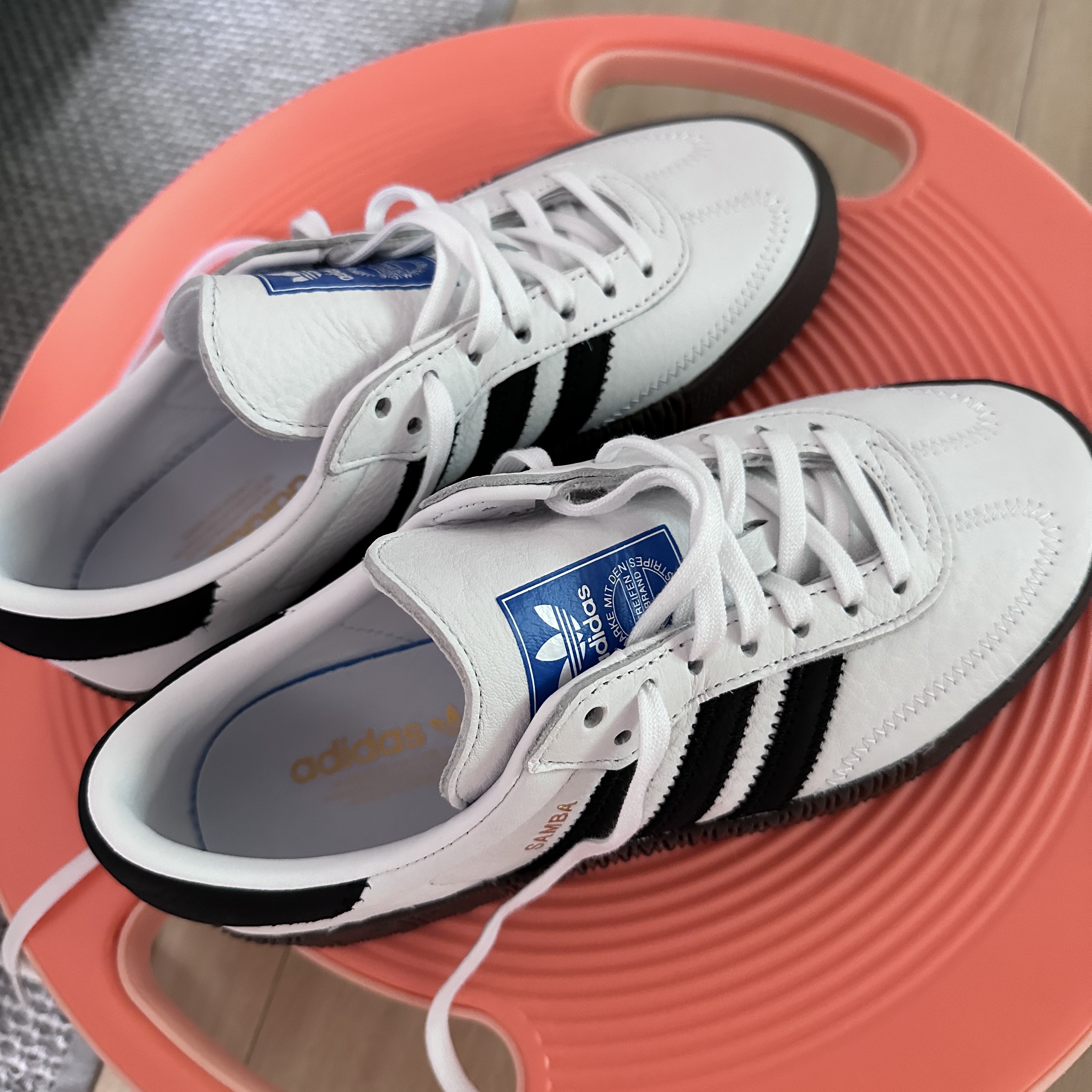 (W) Adidas Sambarose White Black Gum 착용 스타일