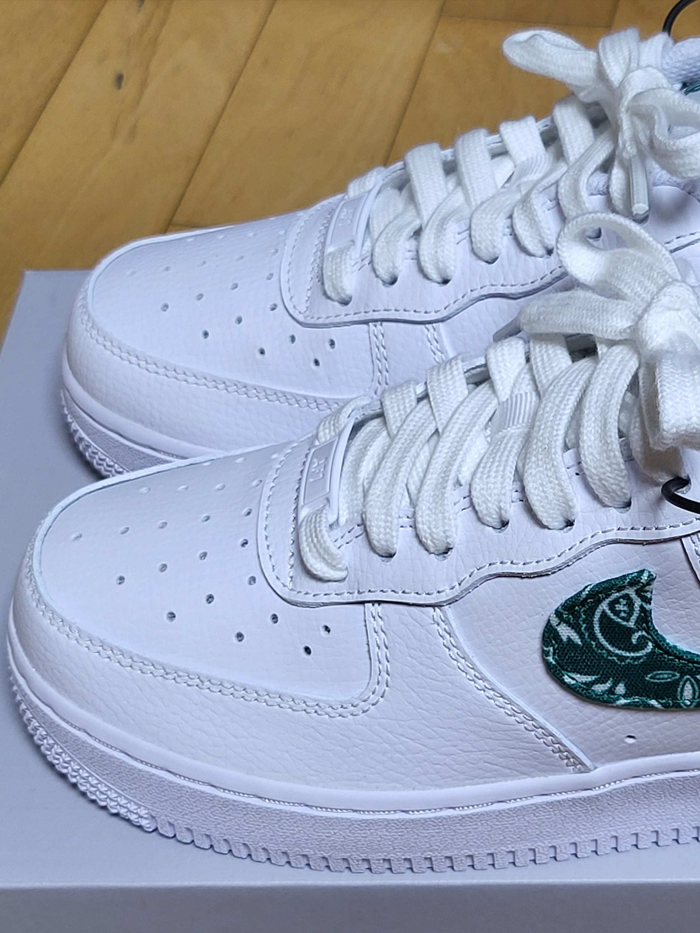 (W) Nike Air Force 1 '07 Essential Paisley Swoosh White Malachite 착용 스타일 - 3