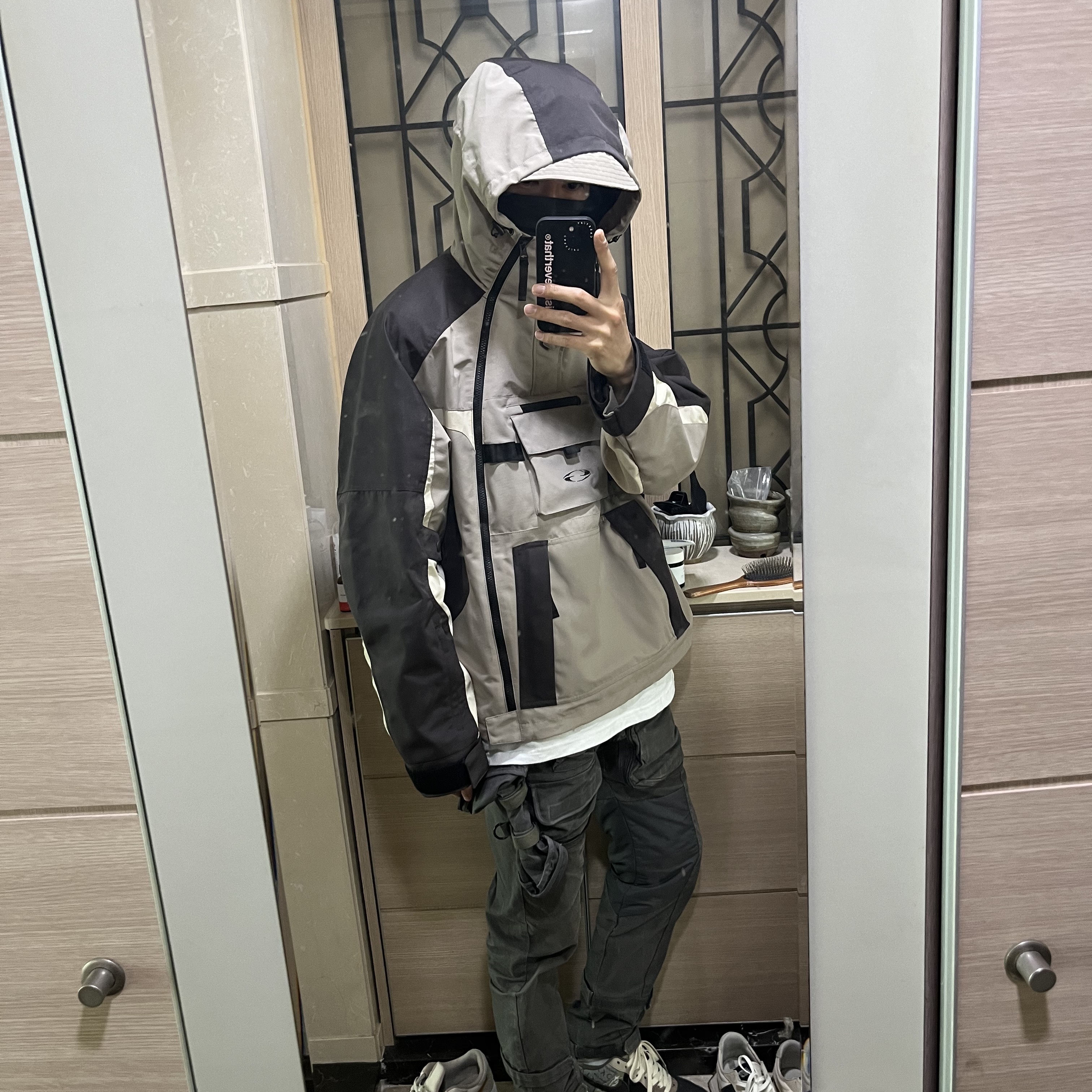 Nike x Travis Scott Air Force 1 Low Cactus Jack, Grailz Technical Shell Jacket Tan 착용 스타일