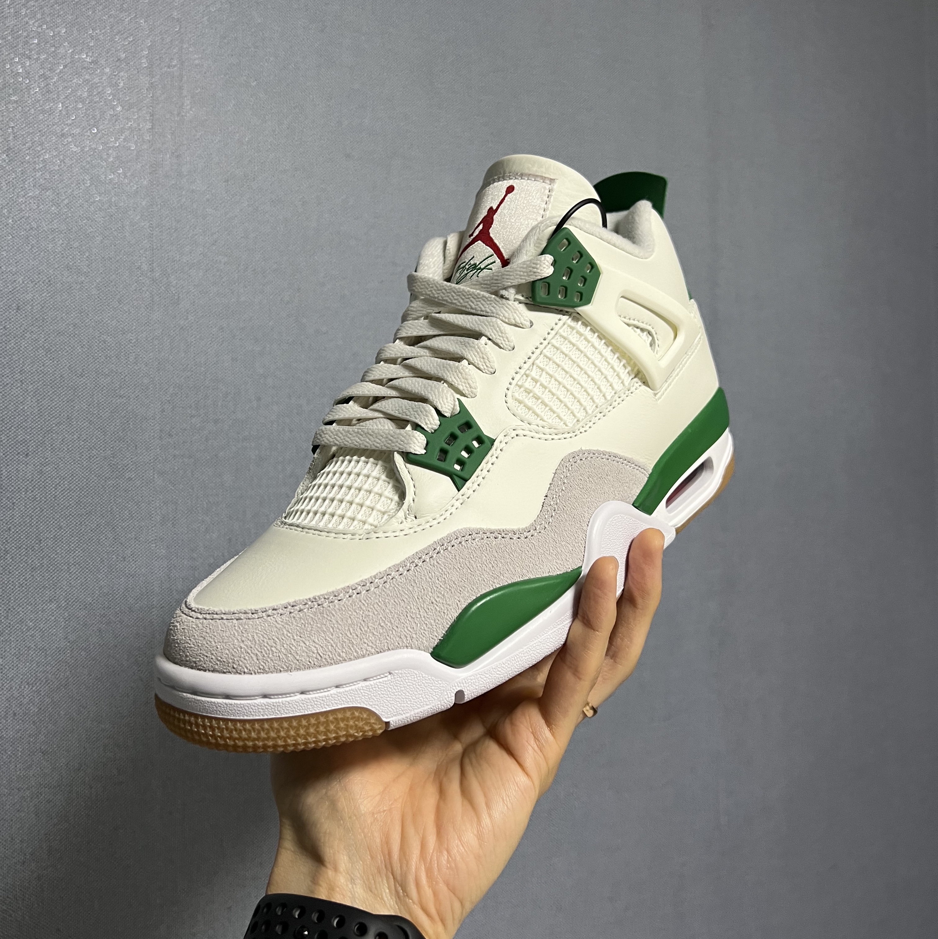 Jordan 4 x Nike SB Retro SP Pine Green 착용 스타일 - 1