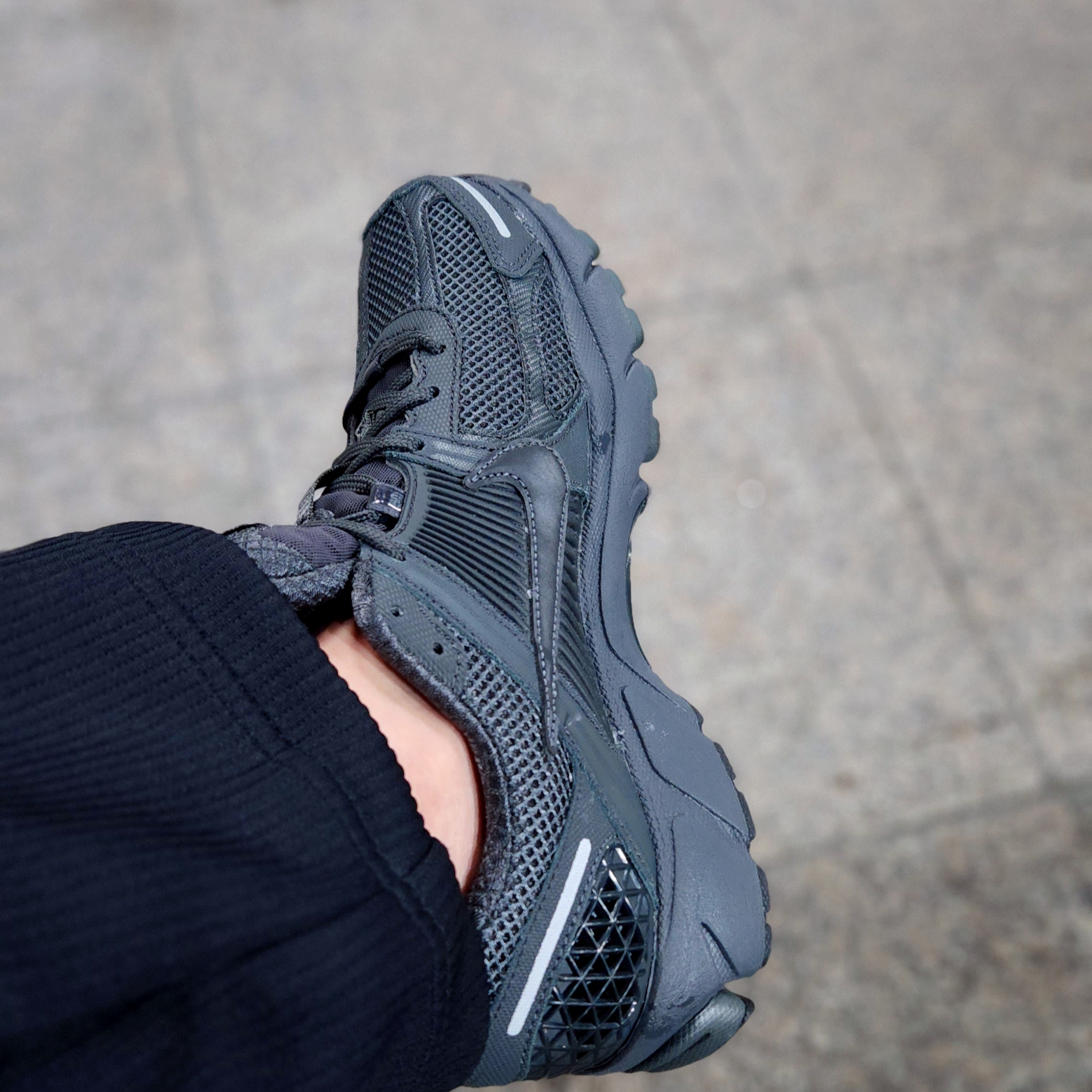 Nike Zoom Vomero 5 SP Anthracite 2023 착용 스타일 - 3