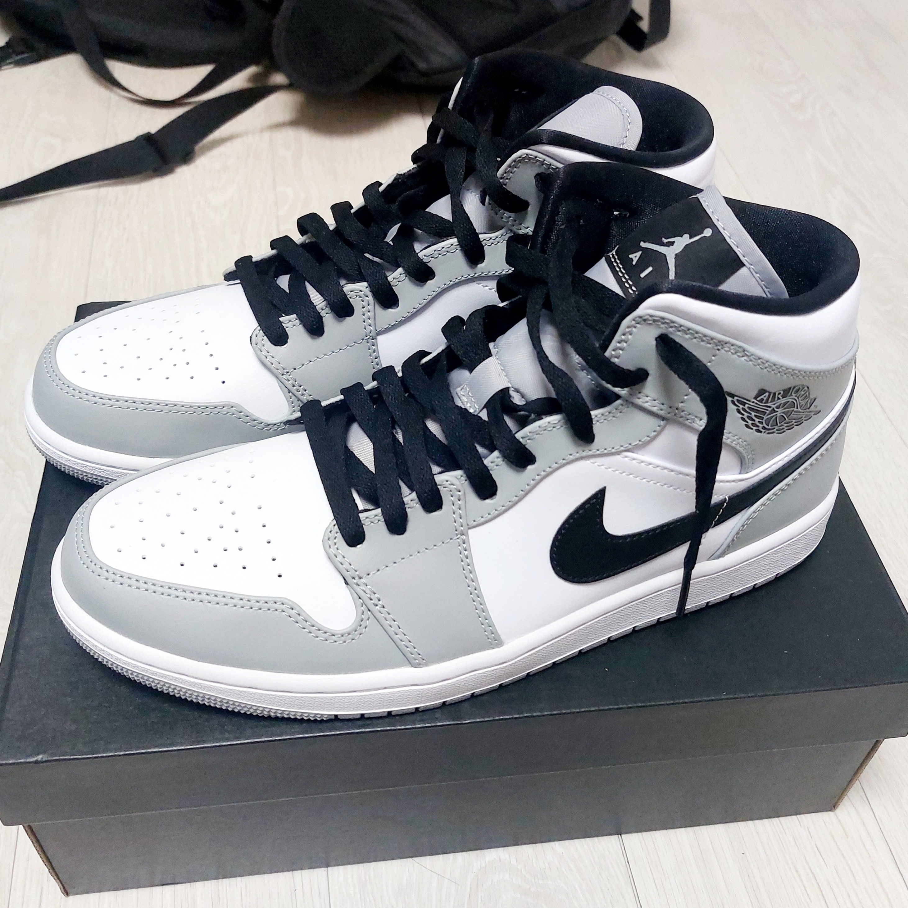 Jordan 1 Mid Light Smoke Grey 착용 스타일