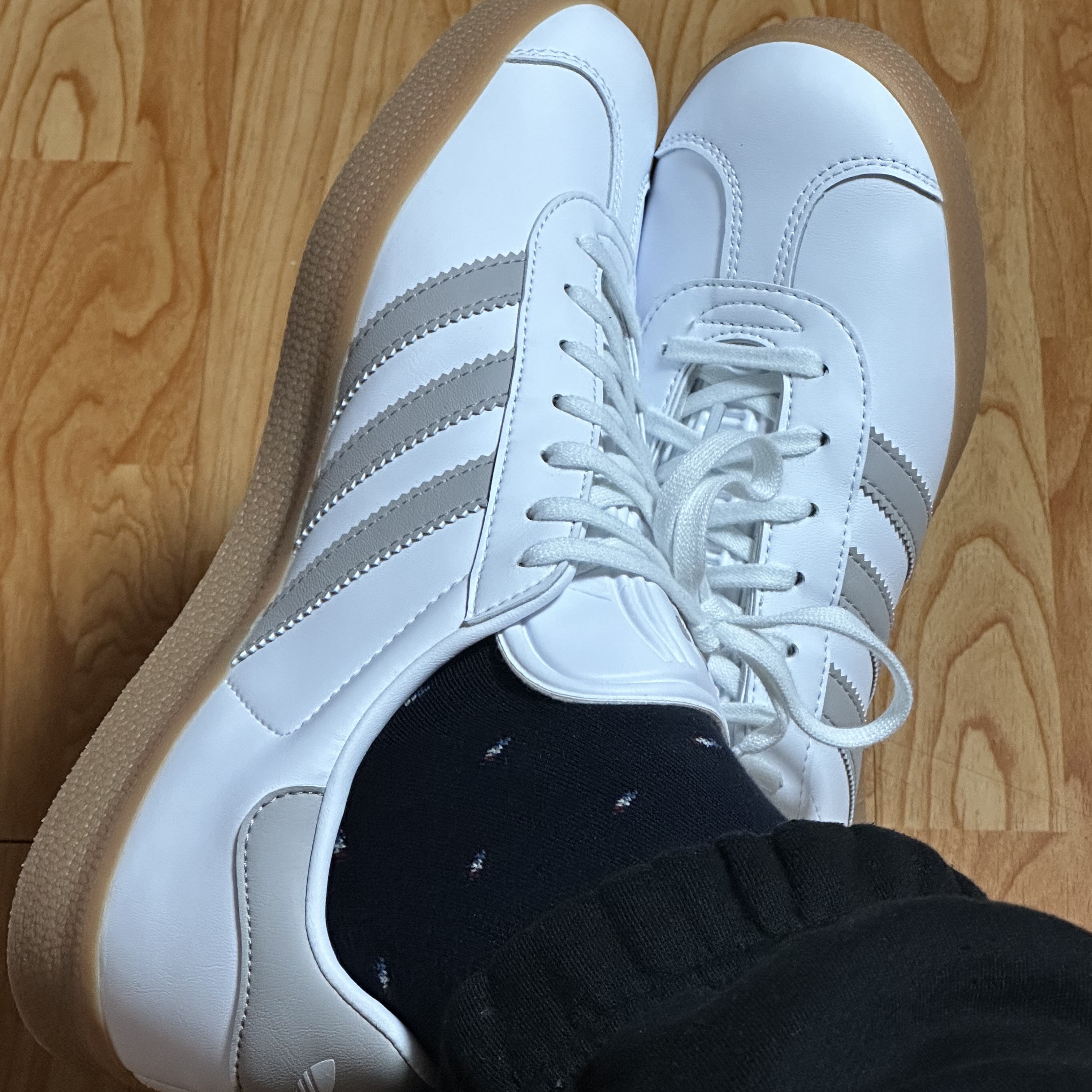 Adidas Gazelle White Grey 착용 스타일