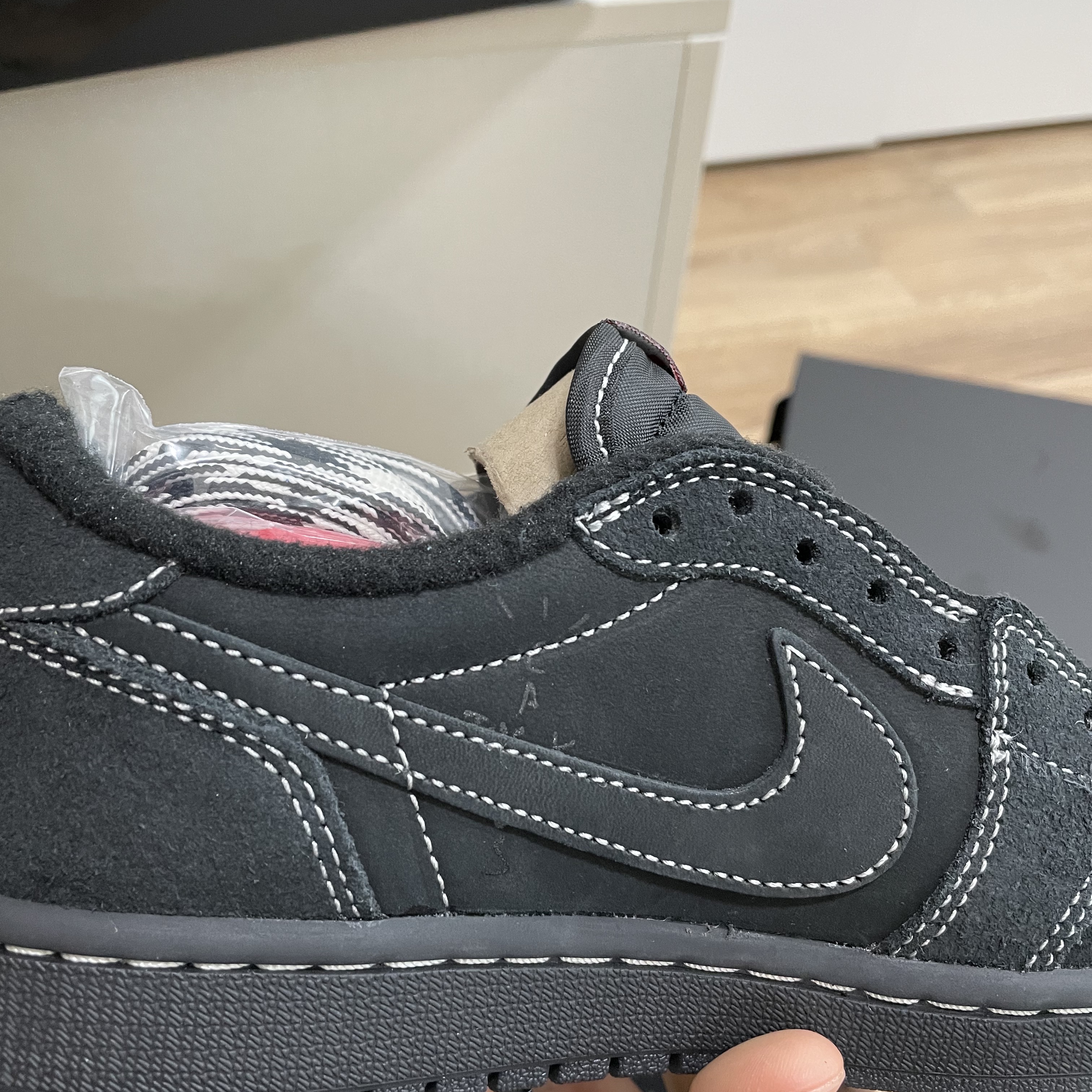 Jordan 1 x Travis Scott Retro Low OG SP Black Phantom 착용 스타일 - 2