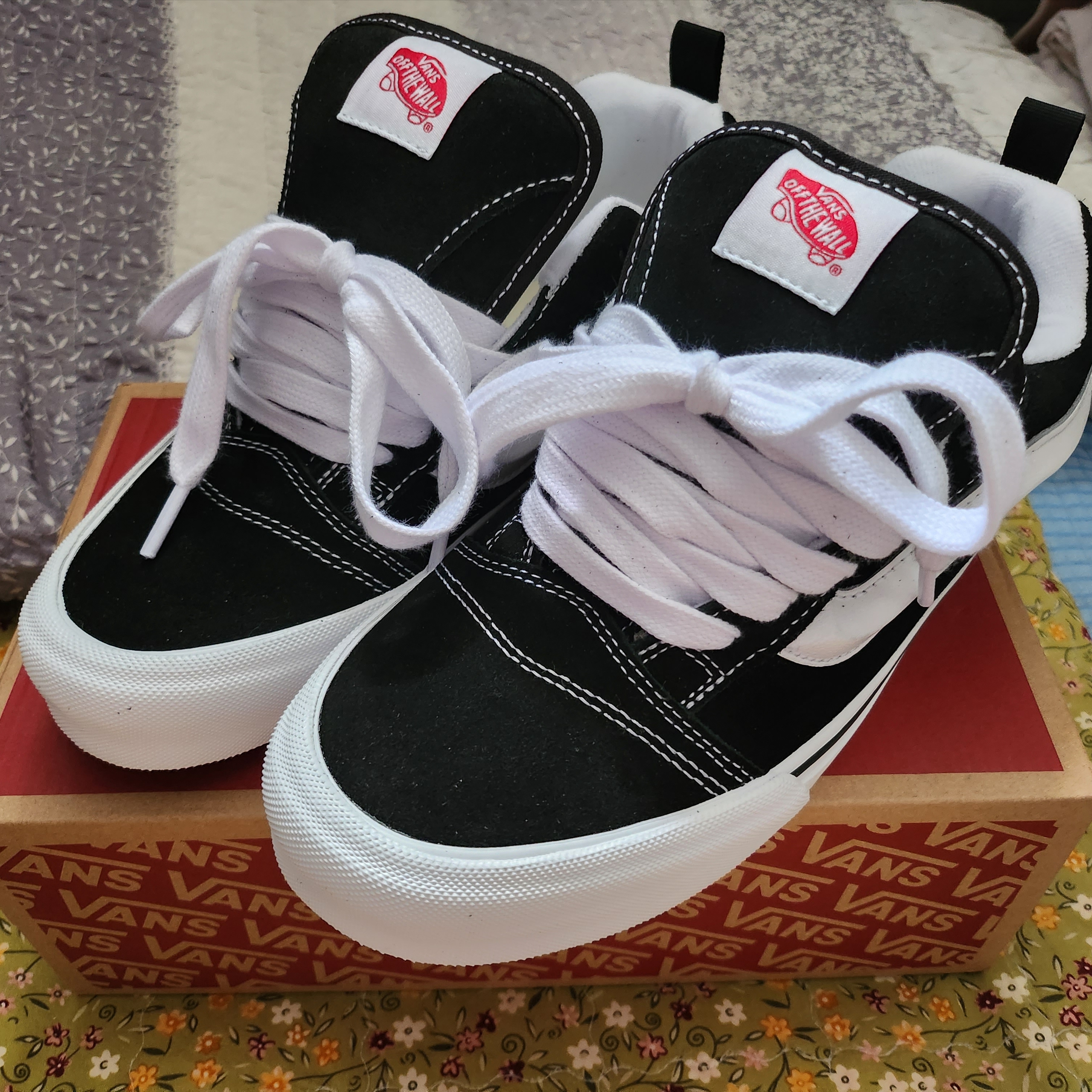 Vans Knu-Skool Black True White 착용 스타일