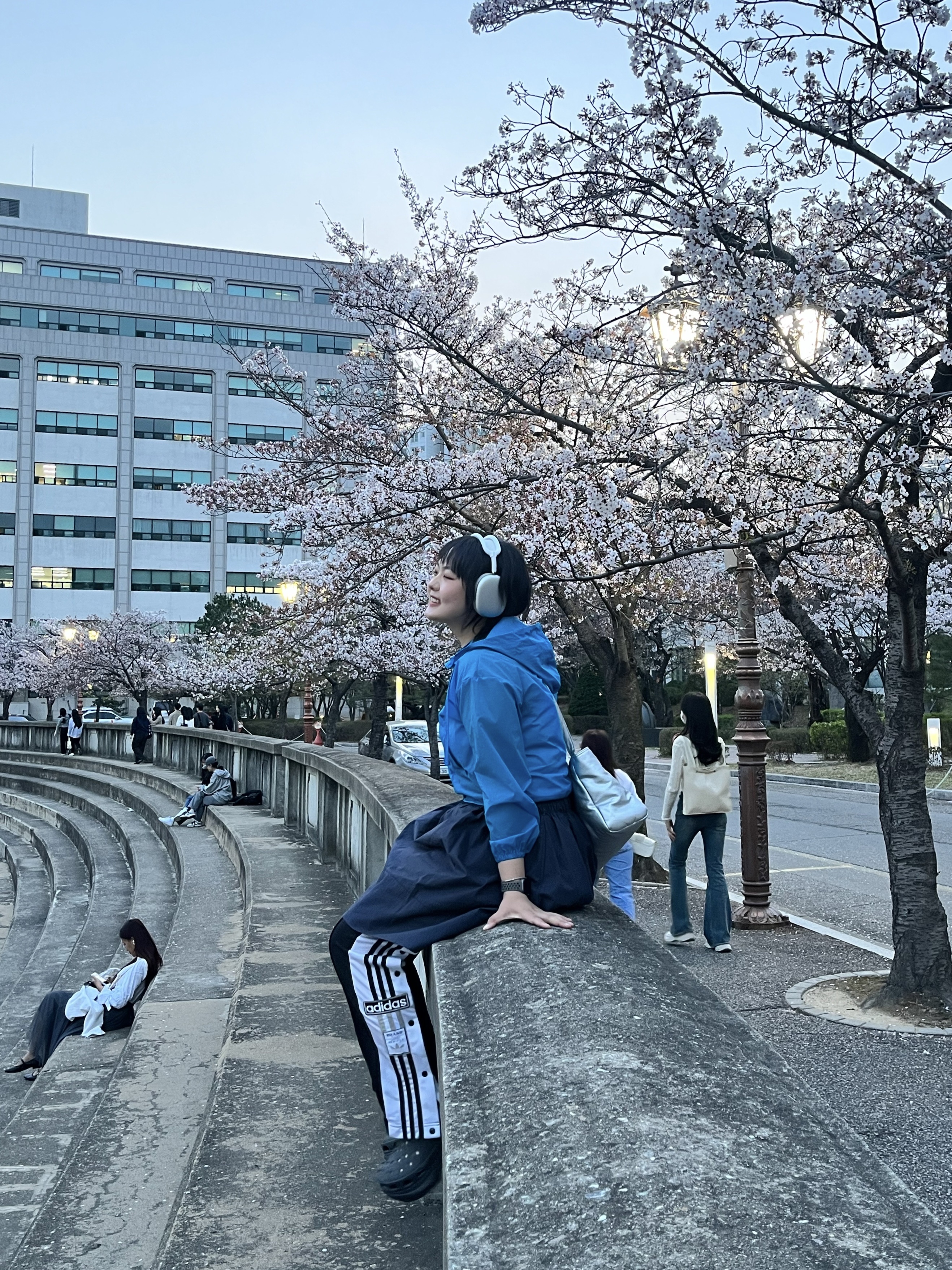 Apple AirPods Max Lightning Silver (Korean Ver.) 착용 스타일 - 2