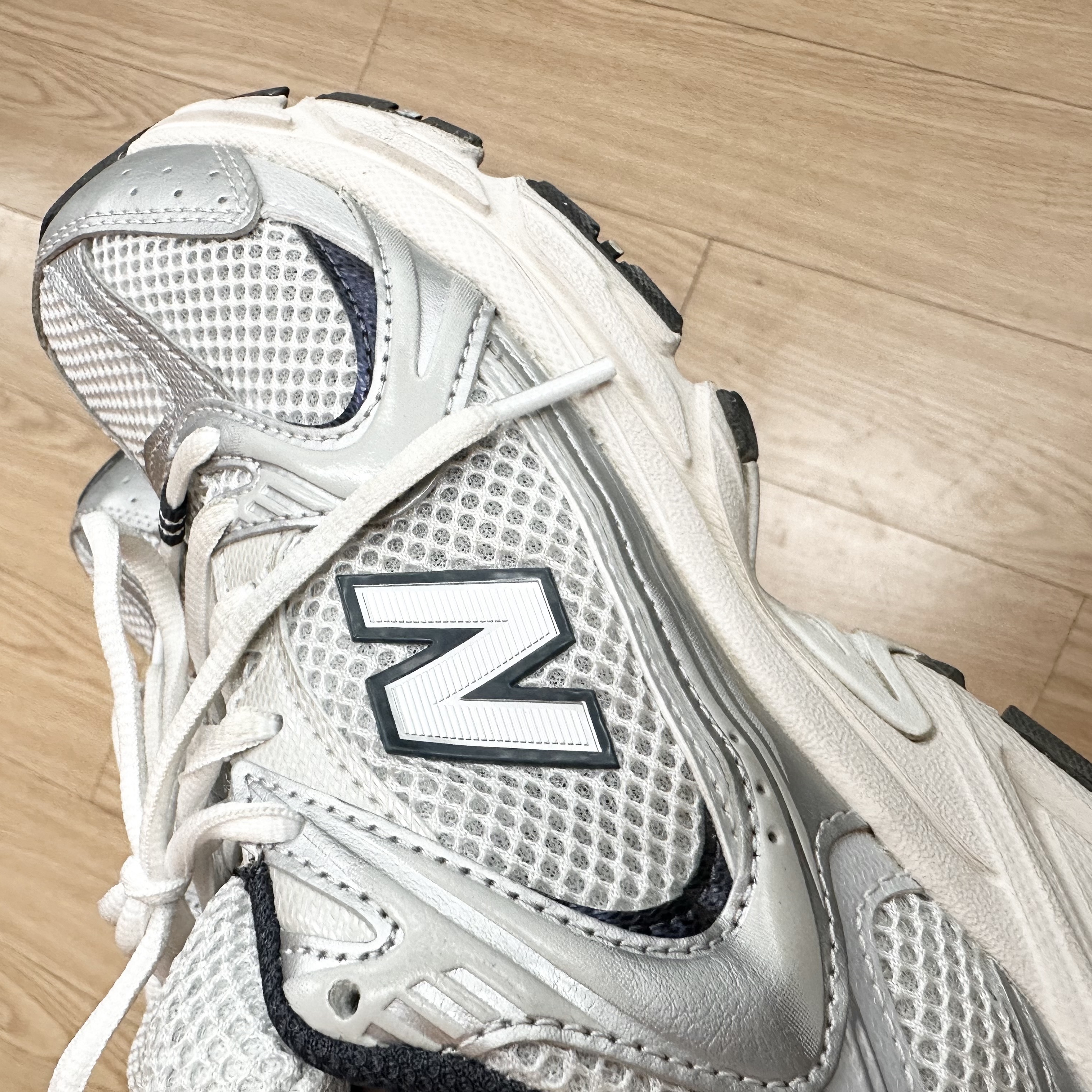 New Balance 530 Steel Grey 착용 스타일