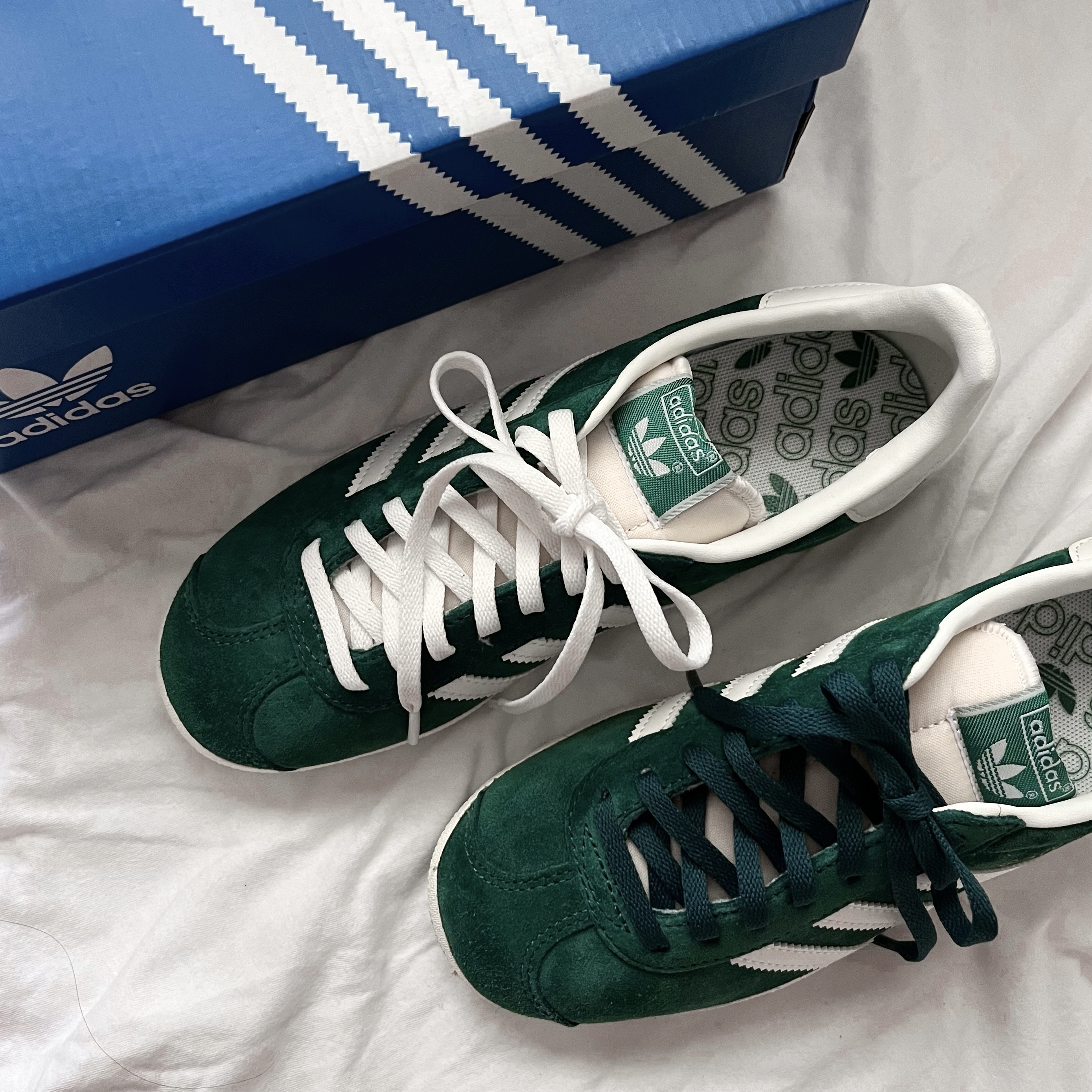 Adidas Gazelle Dark Green Cream White 착용 스타일 - 2