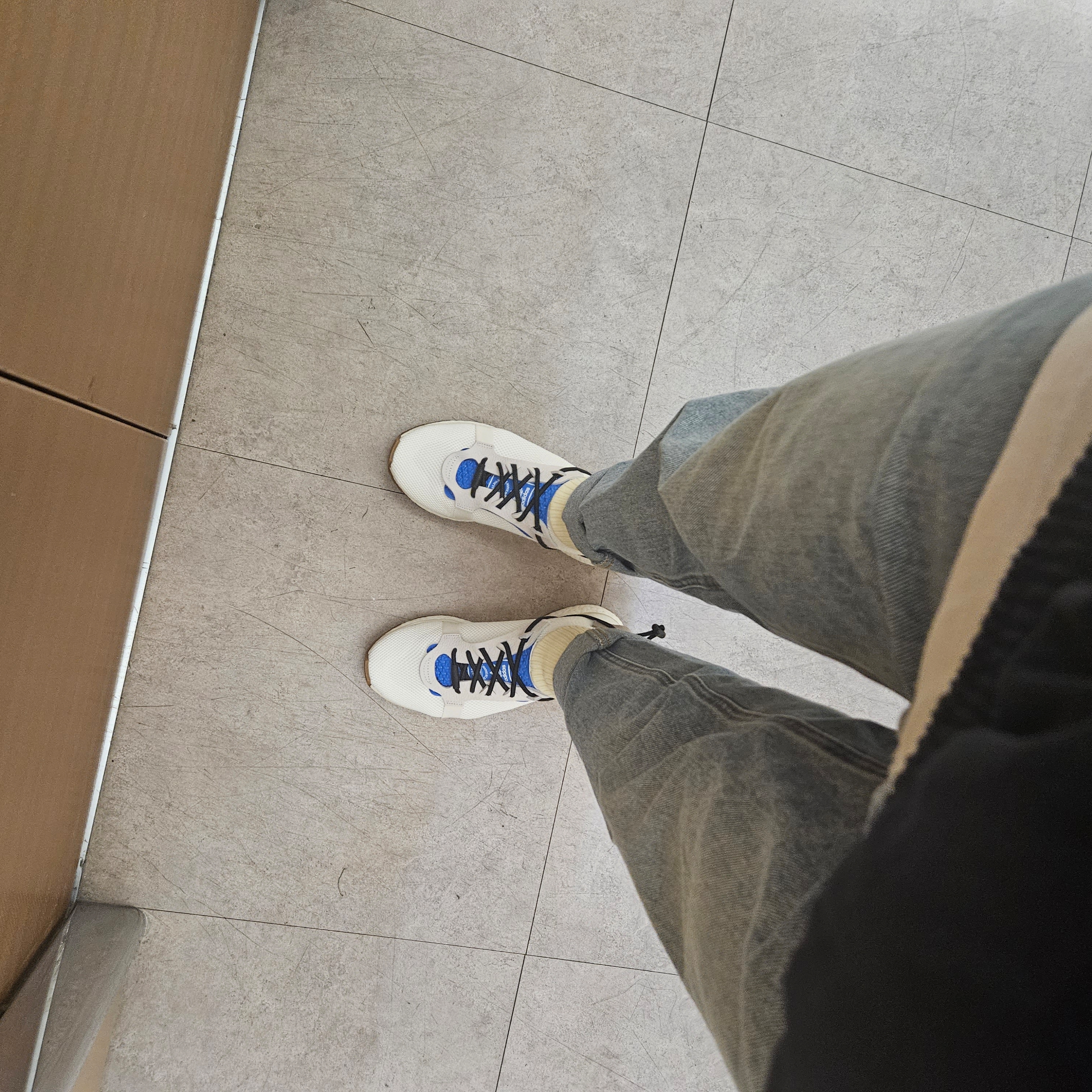 Adidas x Alexander Wang Run White 착용 스타일 - 2