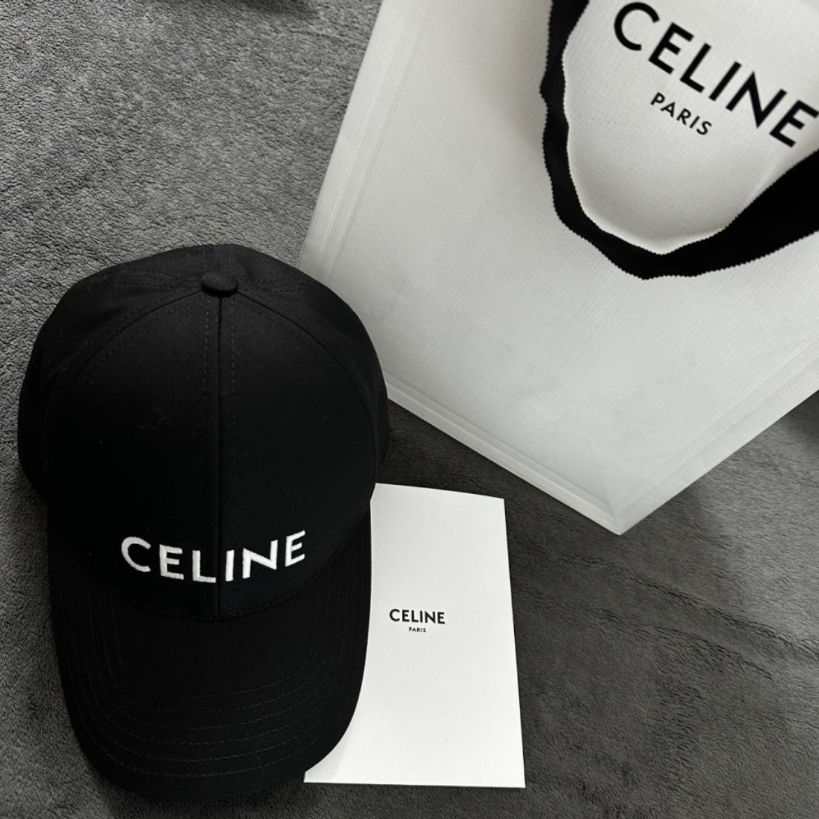 Celine Baseball Cap in Cotton Black 착용 스타일 - 2