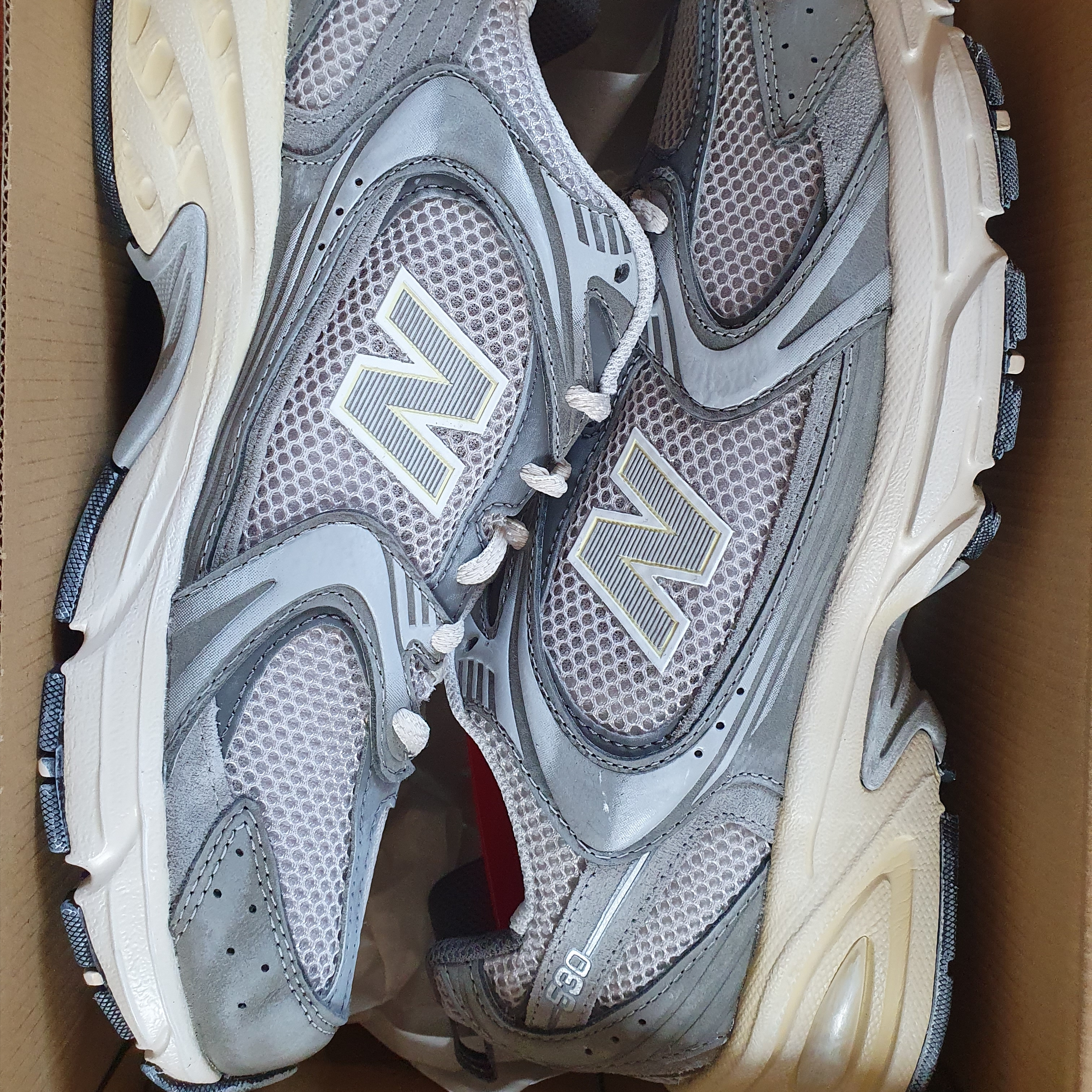 New Balance 530 Premium Vintage Grey Matter 착용 스타일