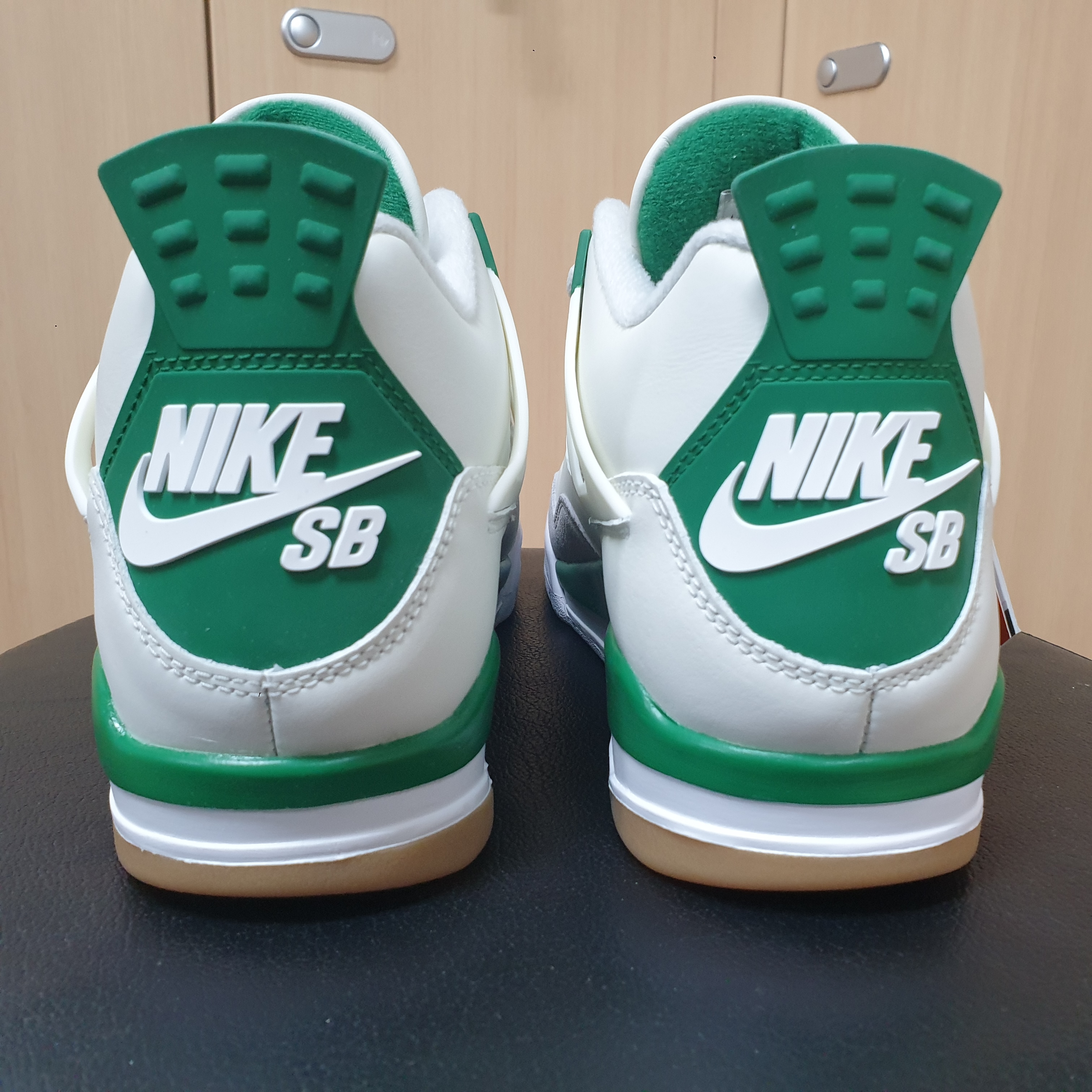 Jordan 4 x Nike SB Retro SP Pine Green 착용 스타일 - 3