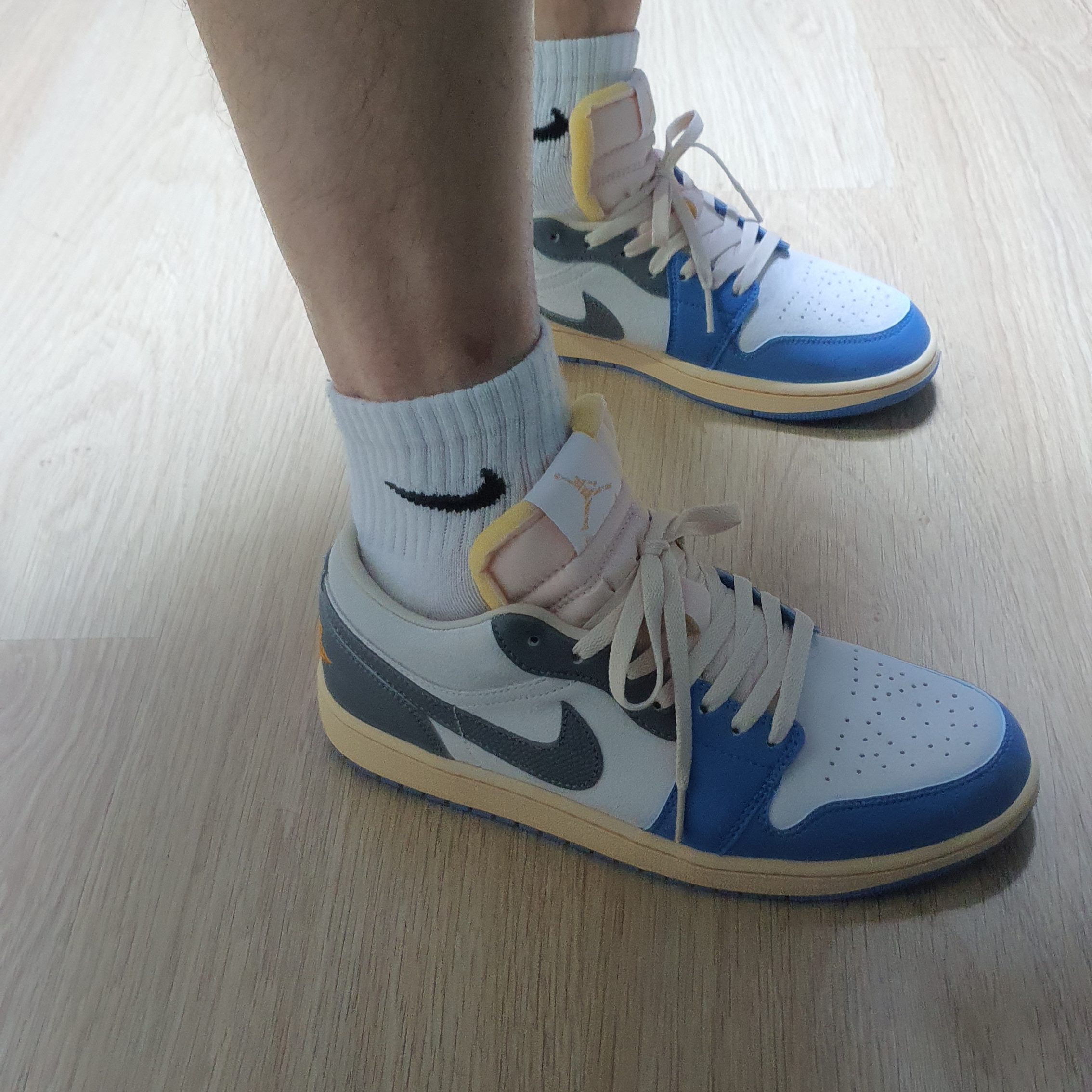 Jordan 1 Low SE Tokyo 96 착용 스타일 - 3