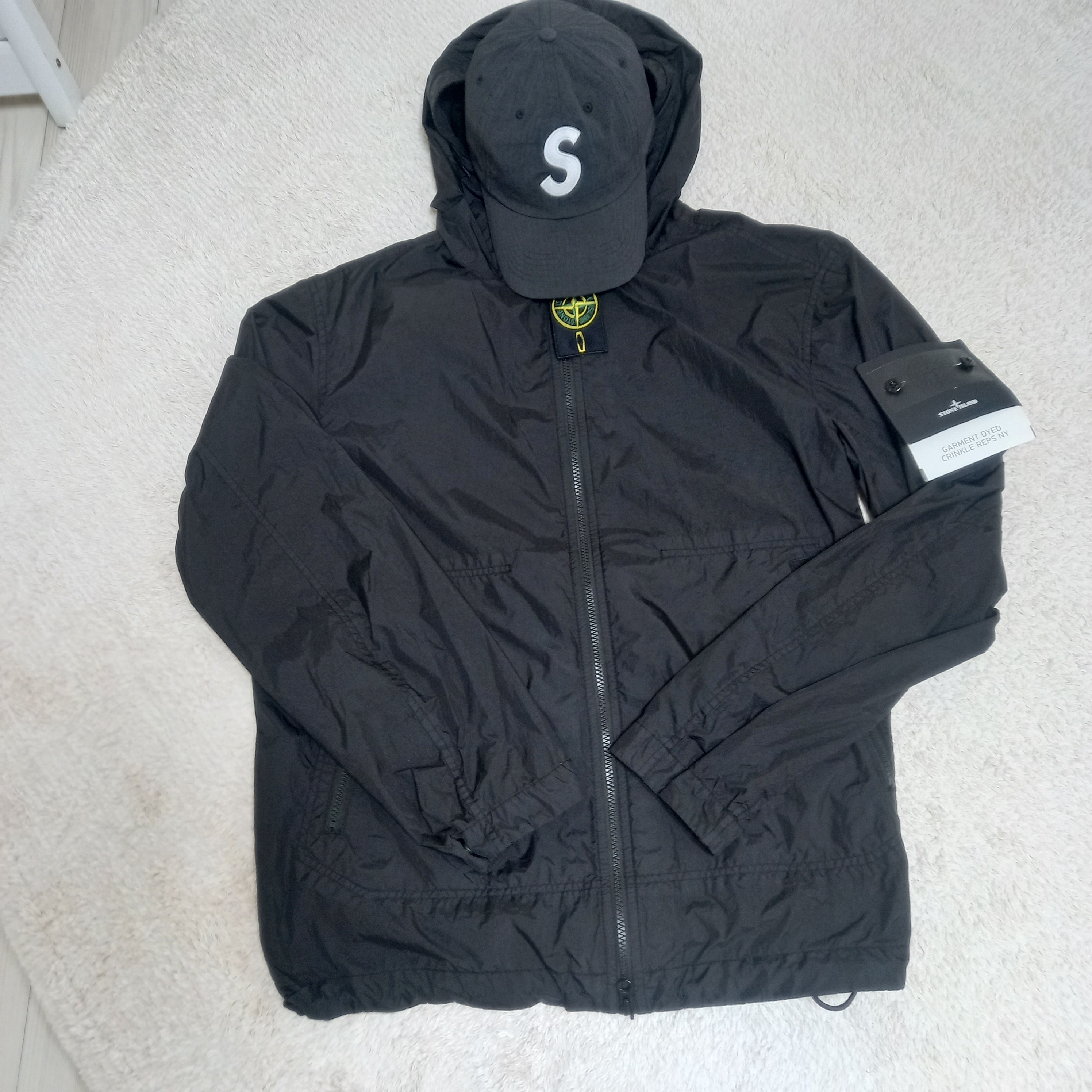 Stone Island 40522 Crinkle Reps Nylon Garment Dyed Hooded Jacket Black - 23SS, Supreme Cordura Ripstop S Logo 6-Panel Black - 23SS 착용 스타일 - 1