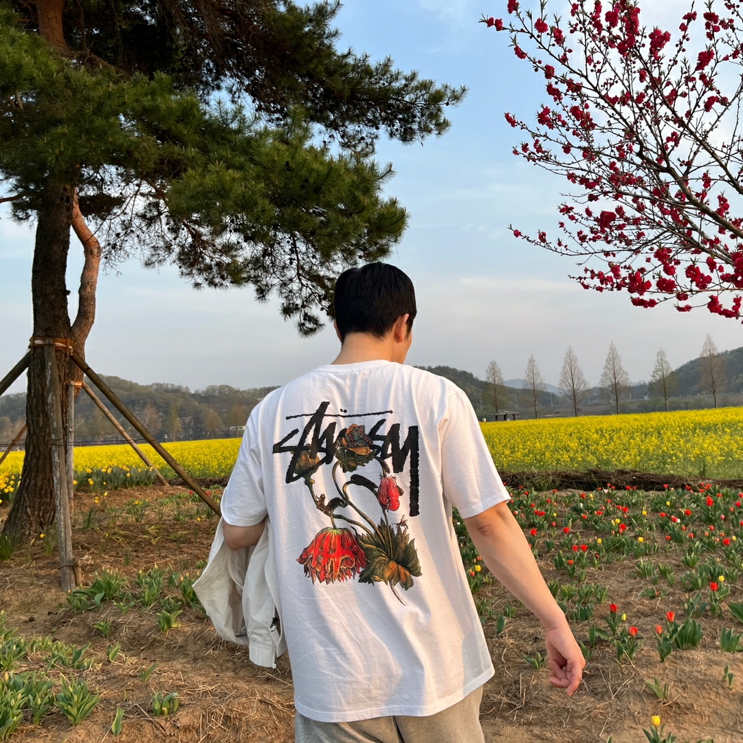 Stussy Withered Flower T-Shirt White 착용 스타일