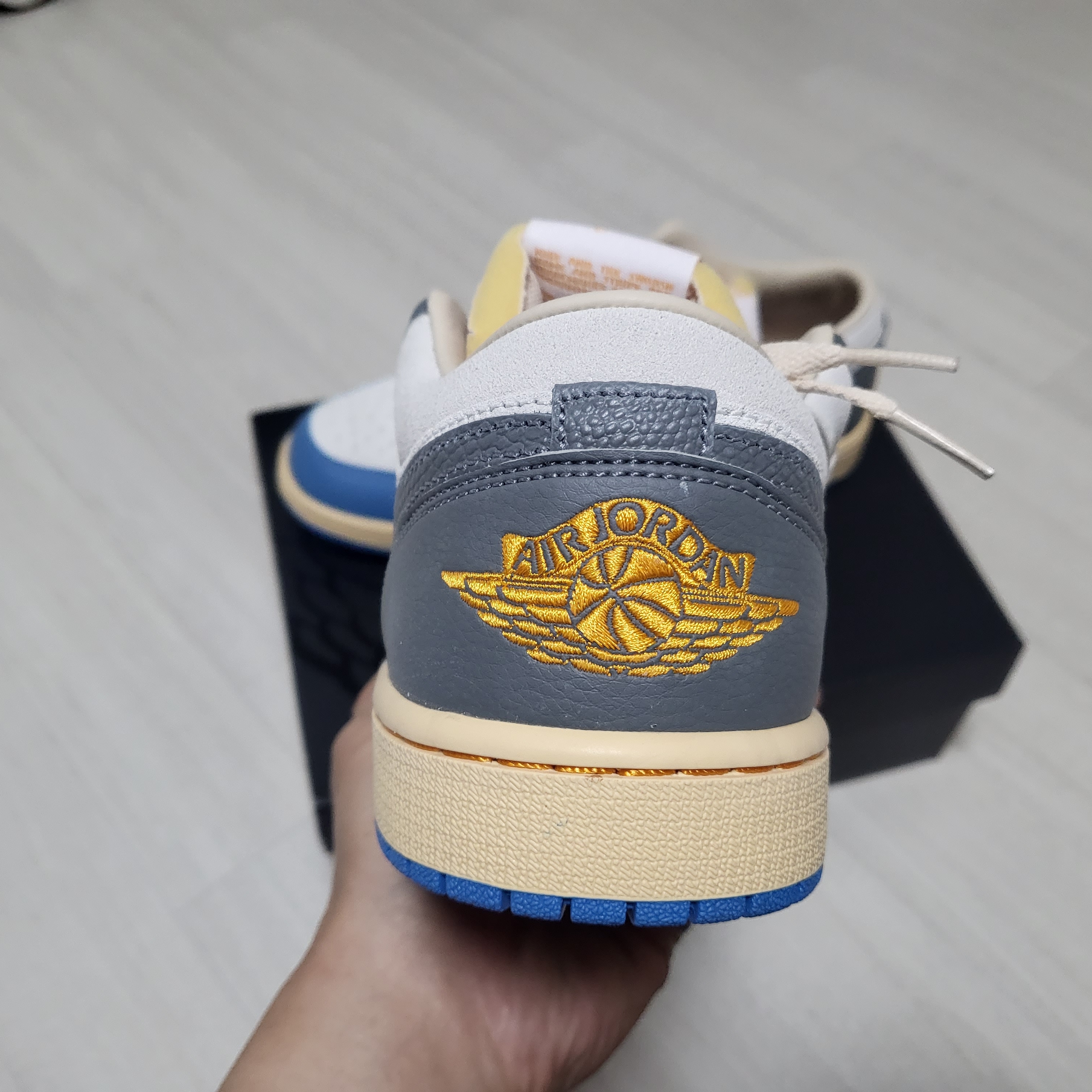 Jordan 1 Low SE Tokyo 96 착용 스타일 - 3