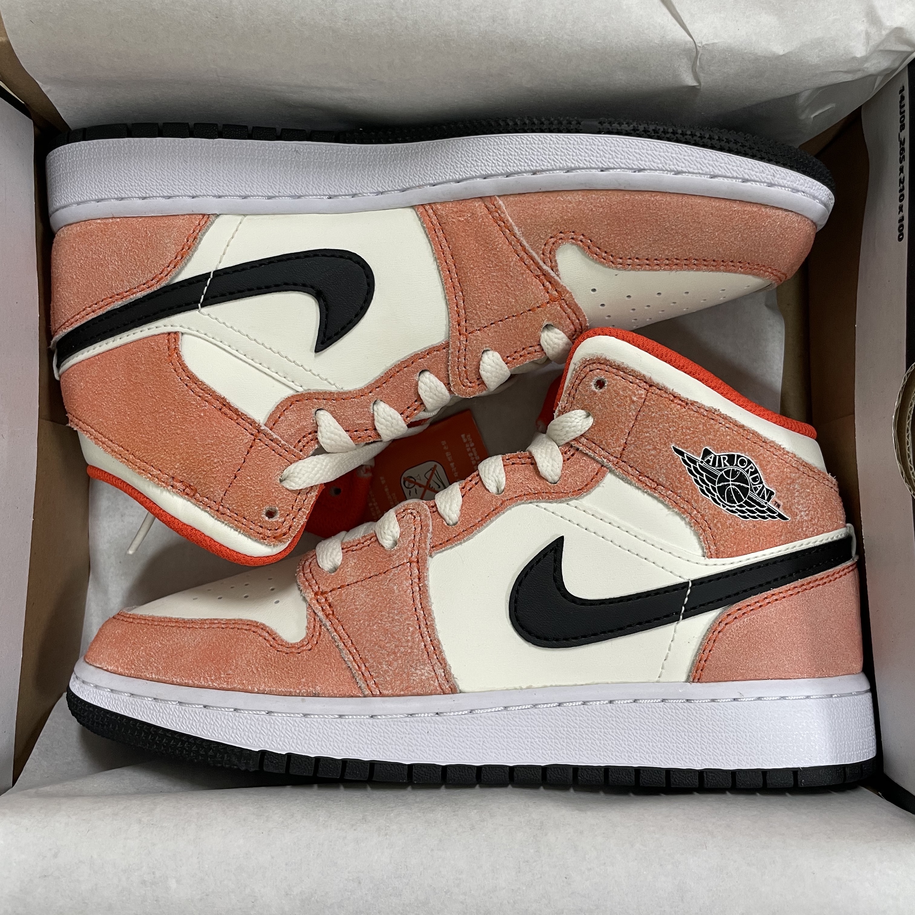 (GS) Jordan 1 Mid SE Team Orange Black 착용 스타일 - 1
