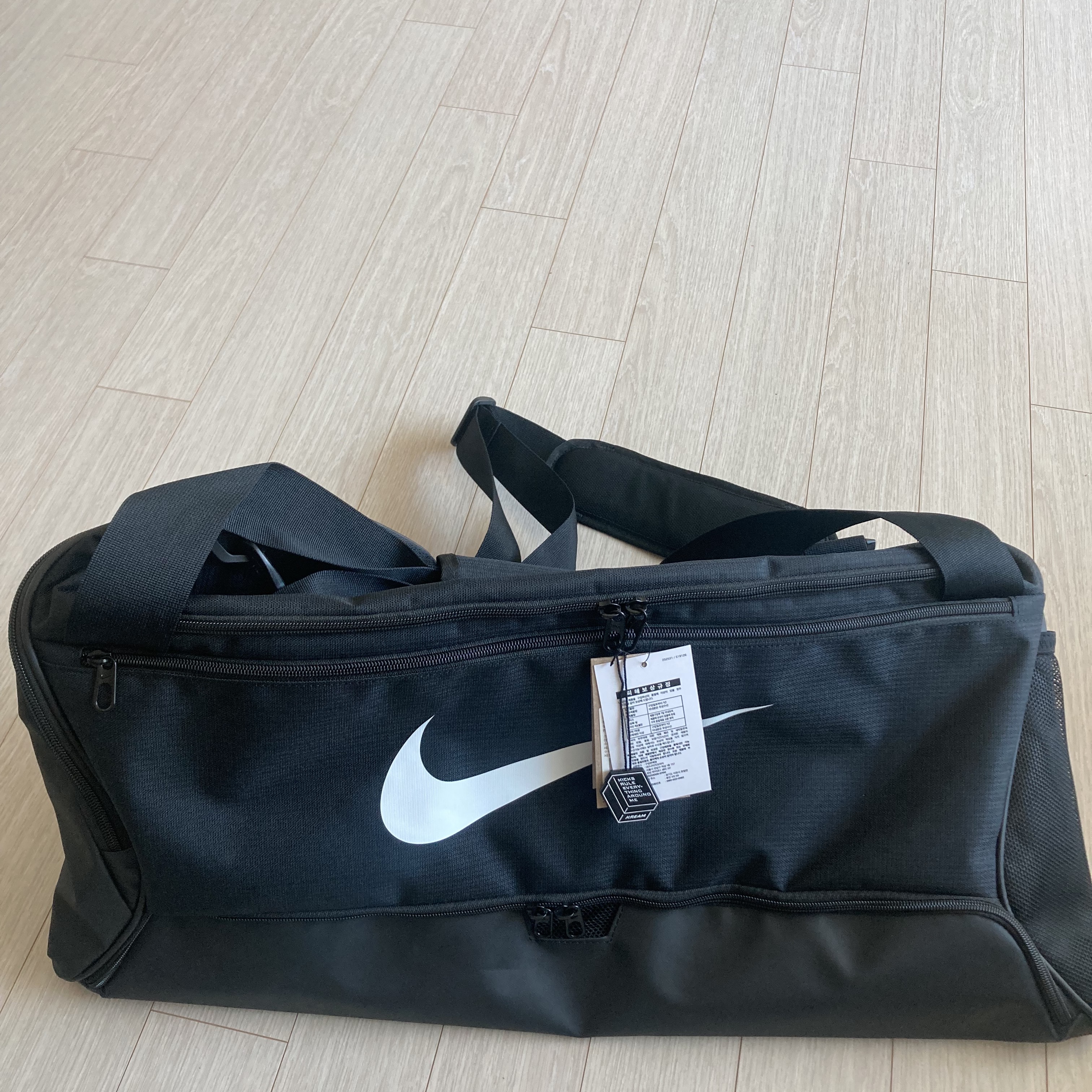 Nike Brasilia 9.5 Training Duffle Bag Medium 60L Black 착용 스타일