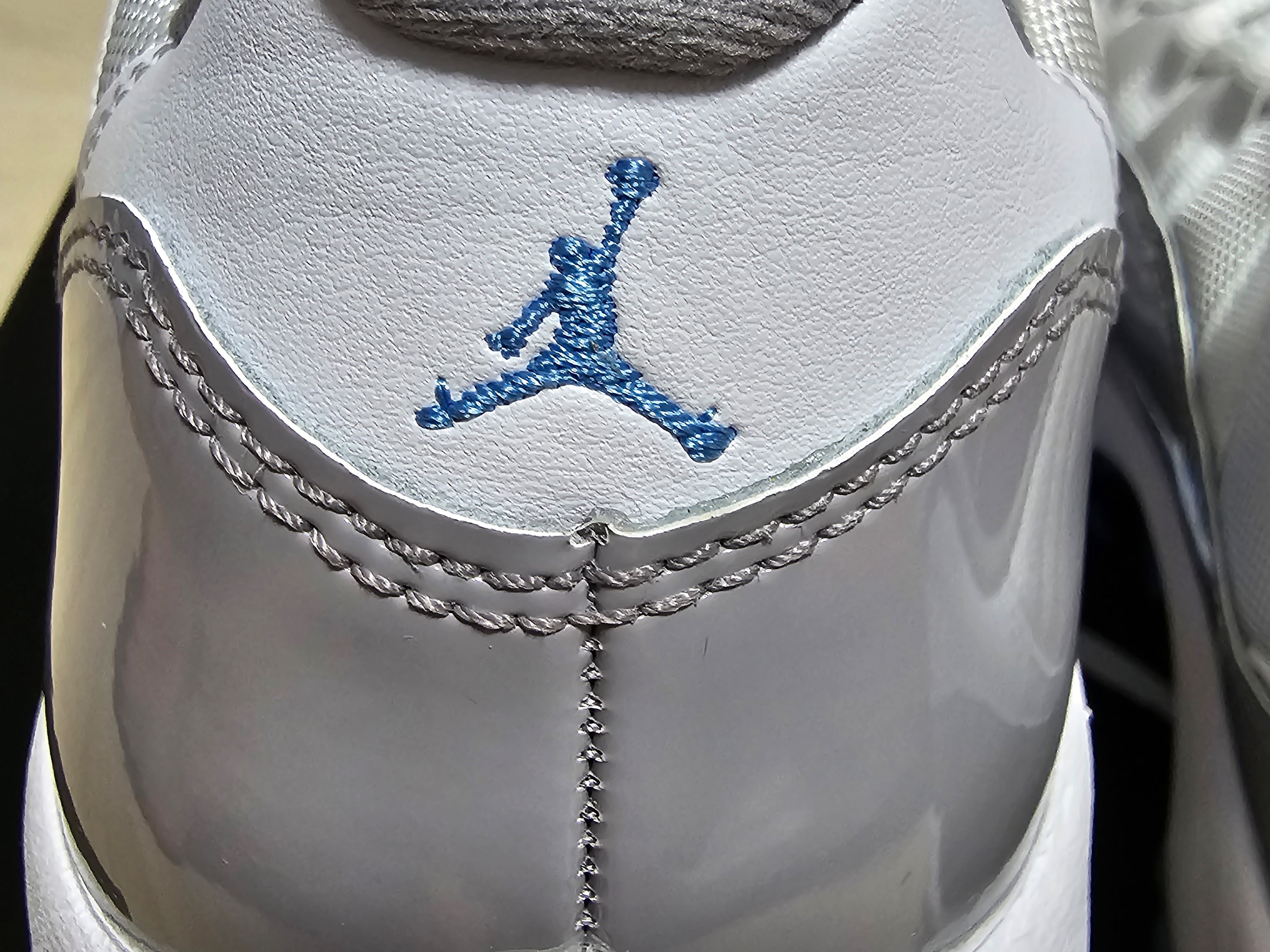 Jordan 11 Retro Low Cement Grey 착용 스타일 - 2