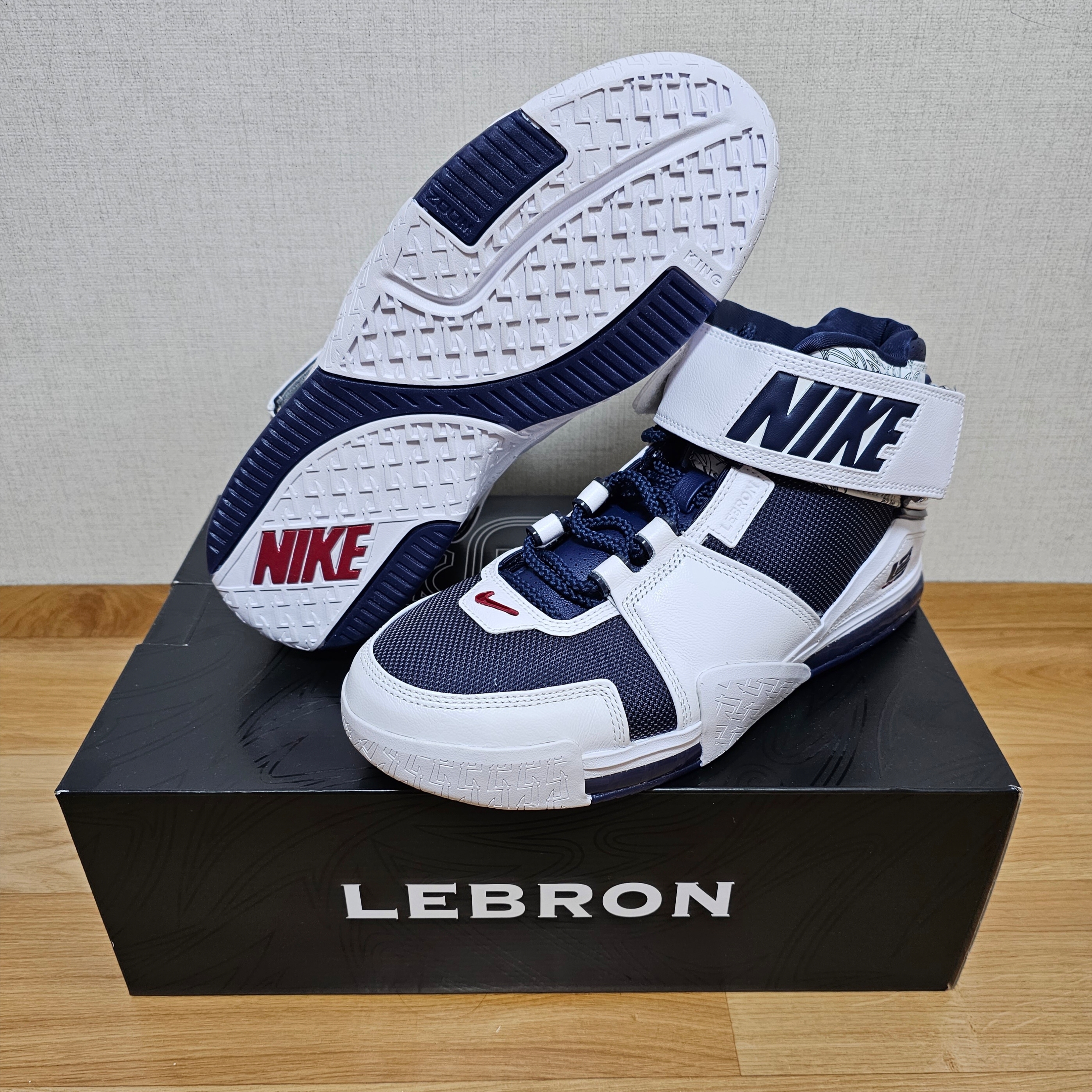 Nike LeBron 2 Midnight Navy 착용 스타일 - 3