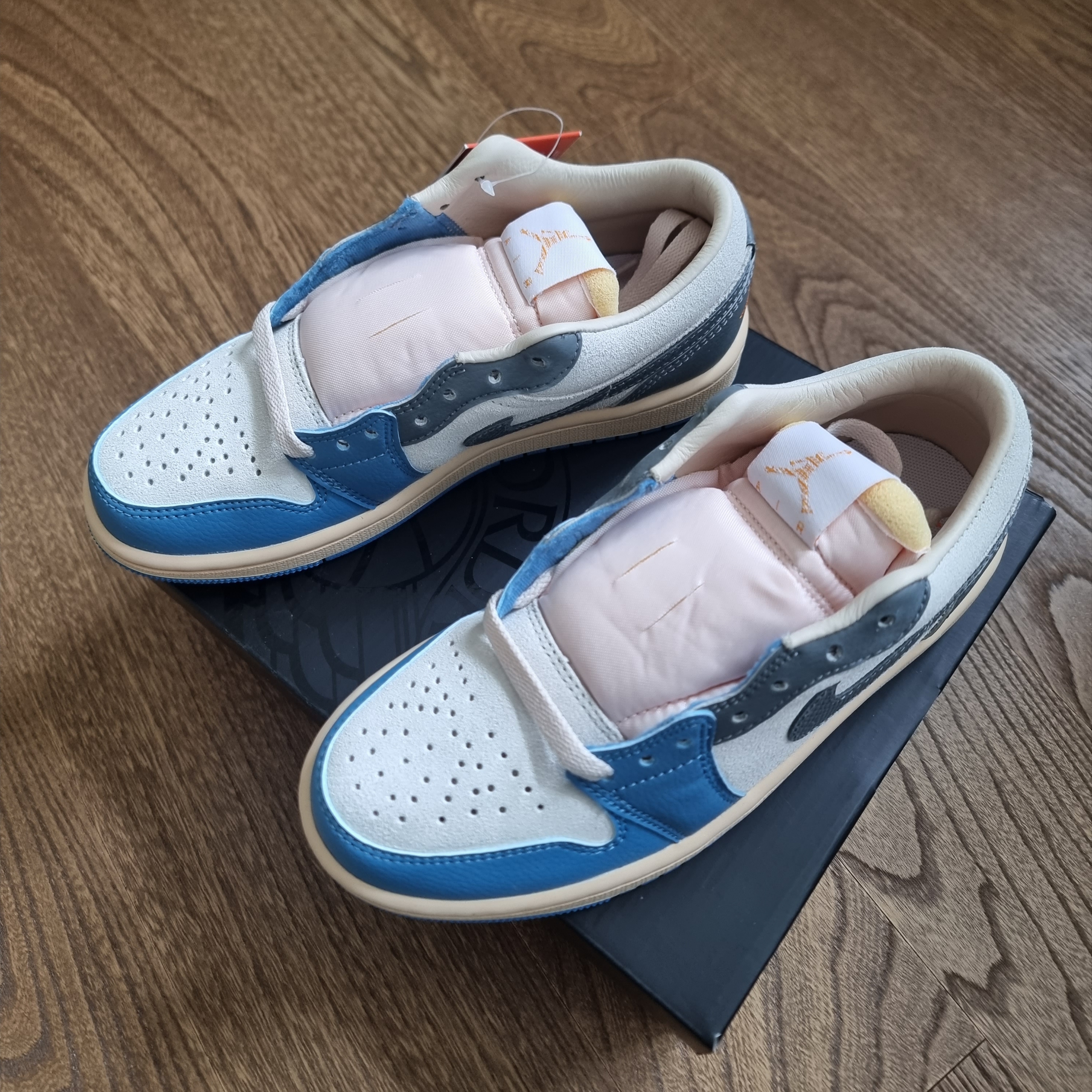 Jordan 1 Low SE Tokyo 96 착용 스타일 - 1