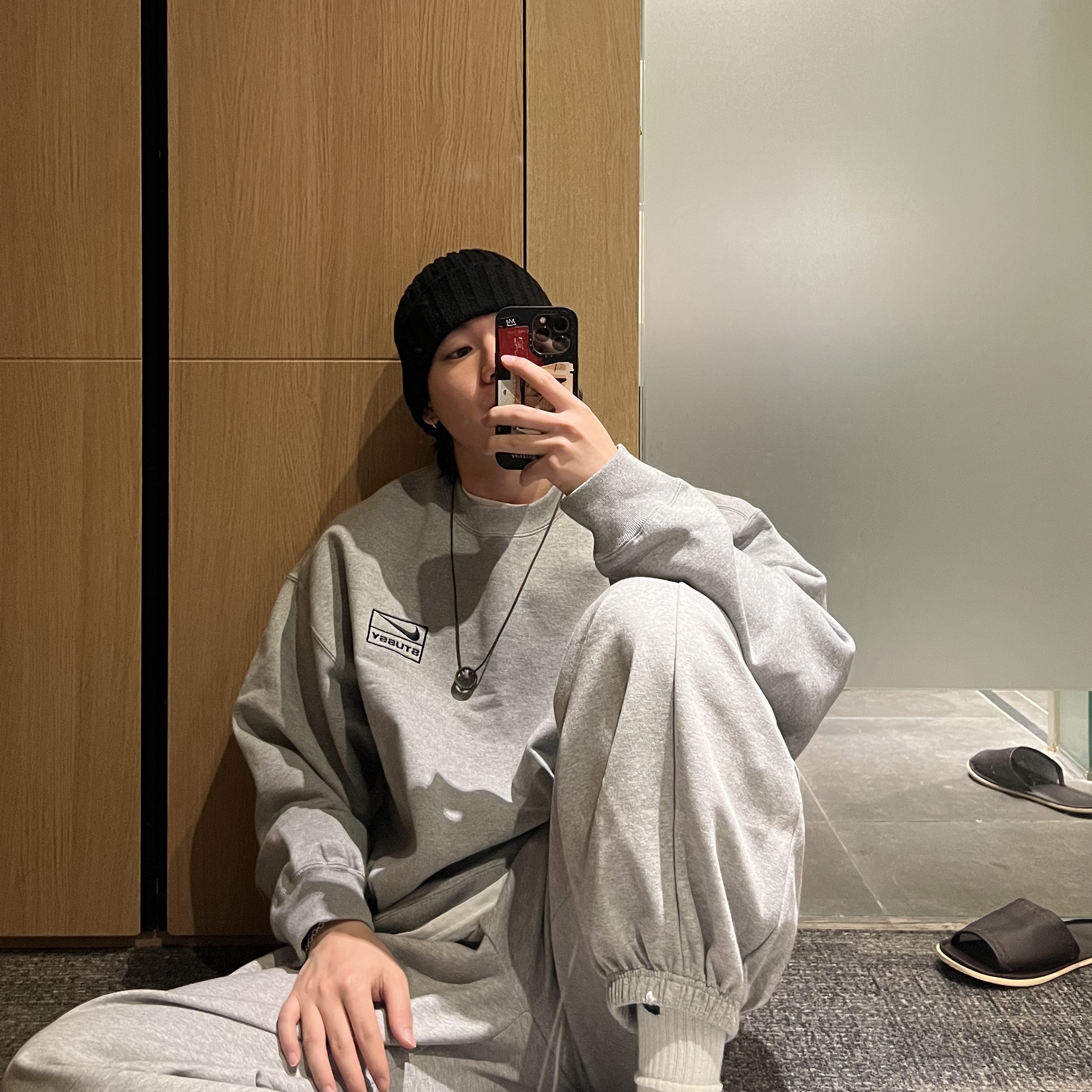 Nike x Stussy NRG Fleece Crewneck Dark Grey Heather (DO9337-063) 착용 스타일