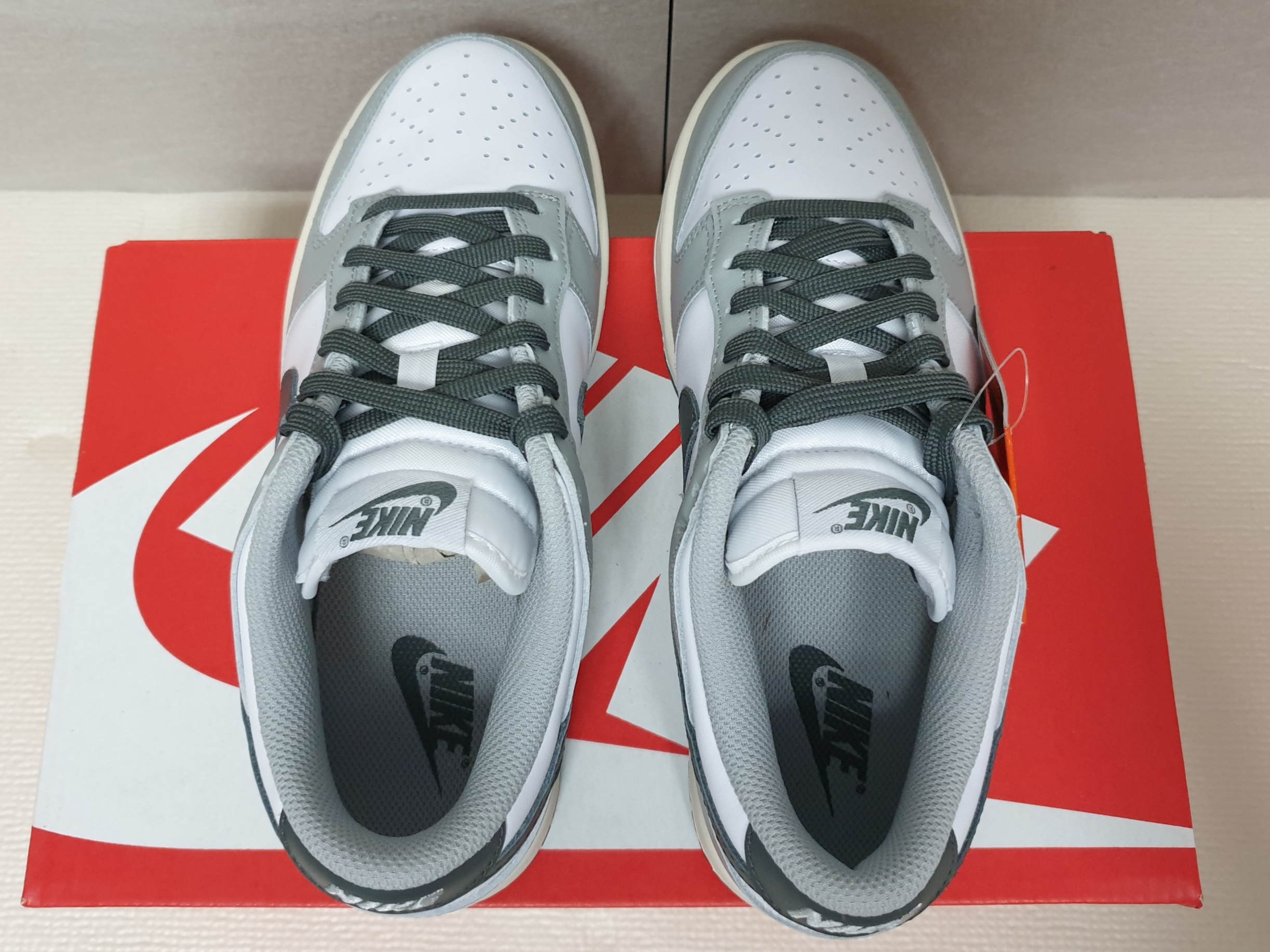 (W) Nike Dunk Low Light Smoke Grey 착용 스타일 - 4
