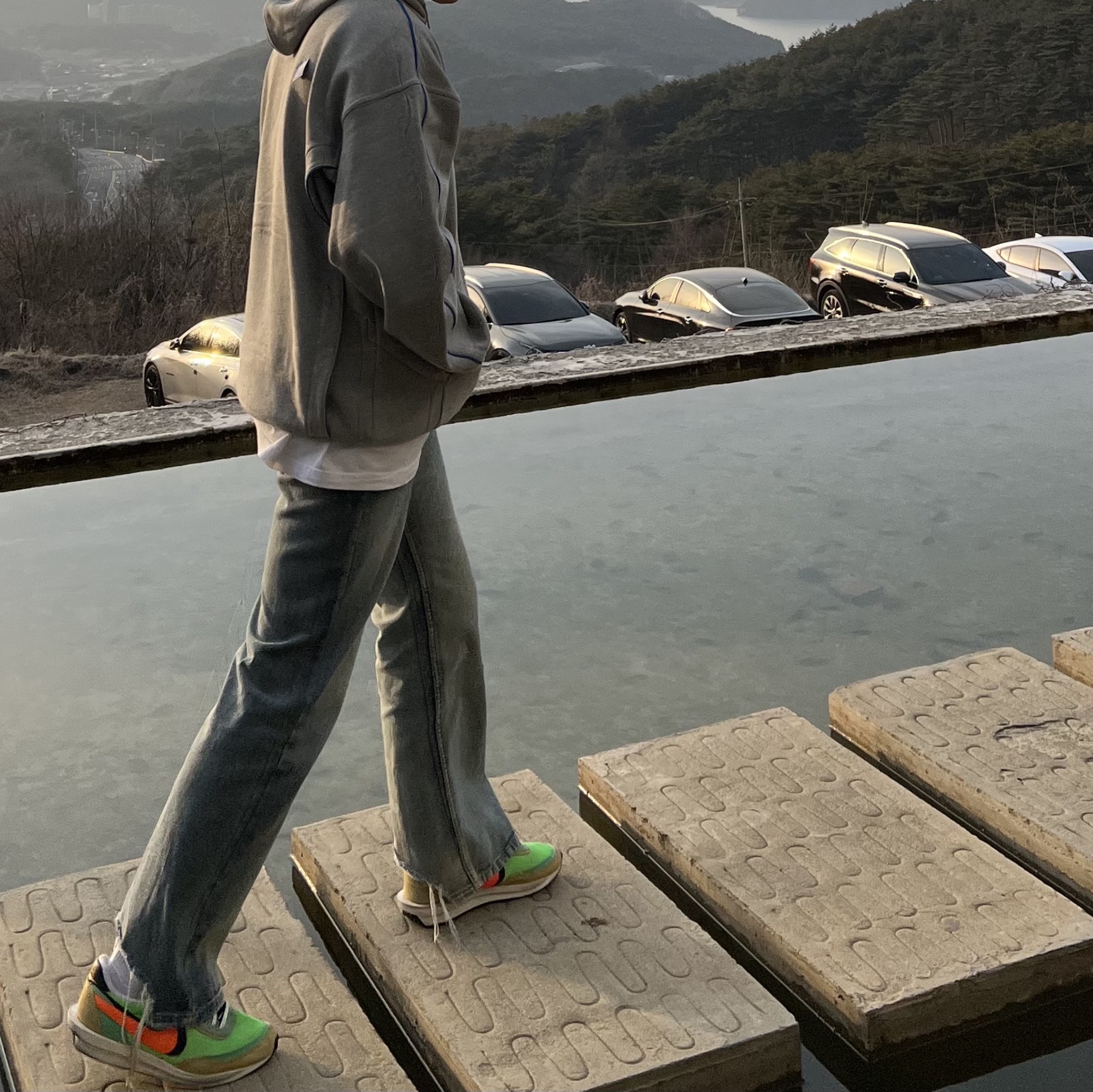 Converse x Ader Error Shapes Pullover Hoodie Vintage Grey Heather, Nike x Sacai LDWaffle Green Multi 착용 스타일