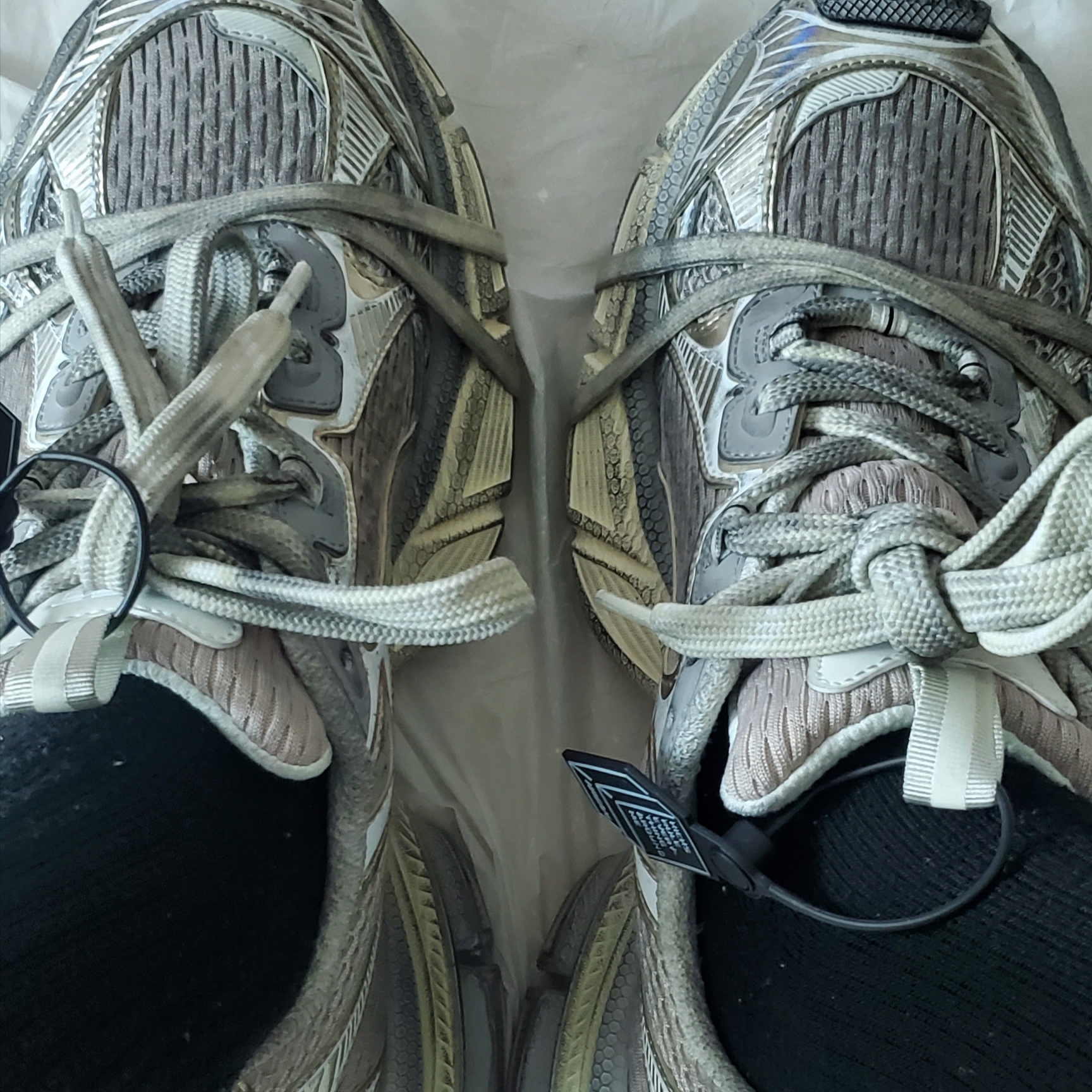 (W) Balenciaga 3XL Sneakers Light Beige 착용 스타일 - 1