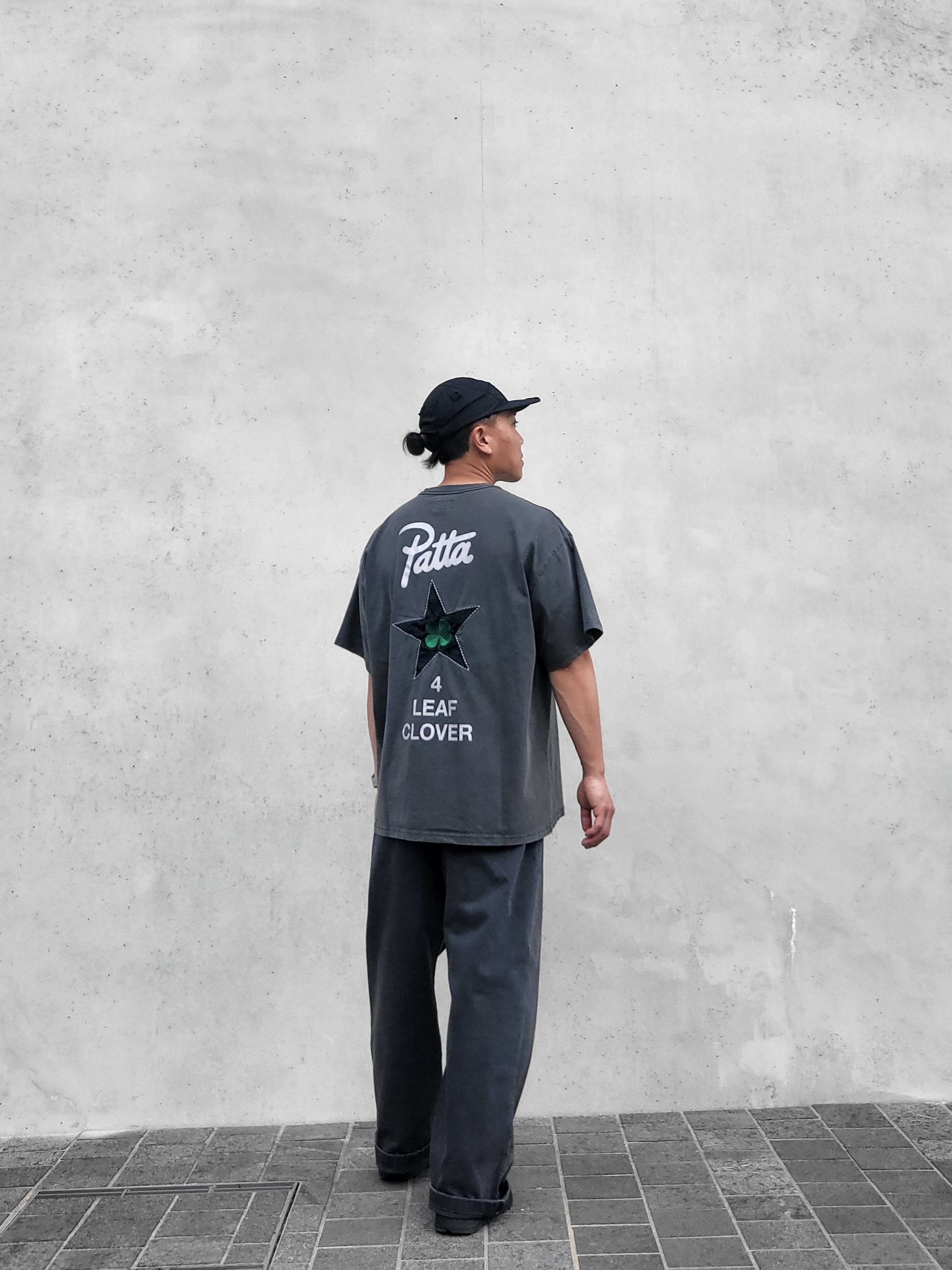 Nike x Matthew M Williams NRG AW84 Cap Black, Converse x Patta Four Leaf Clover Short Sleeve T-Shirt Black 착용 스타일 - 2
