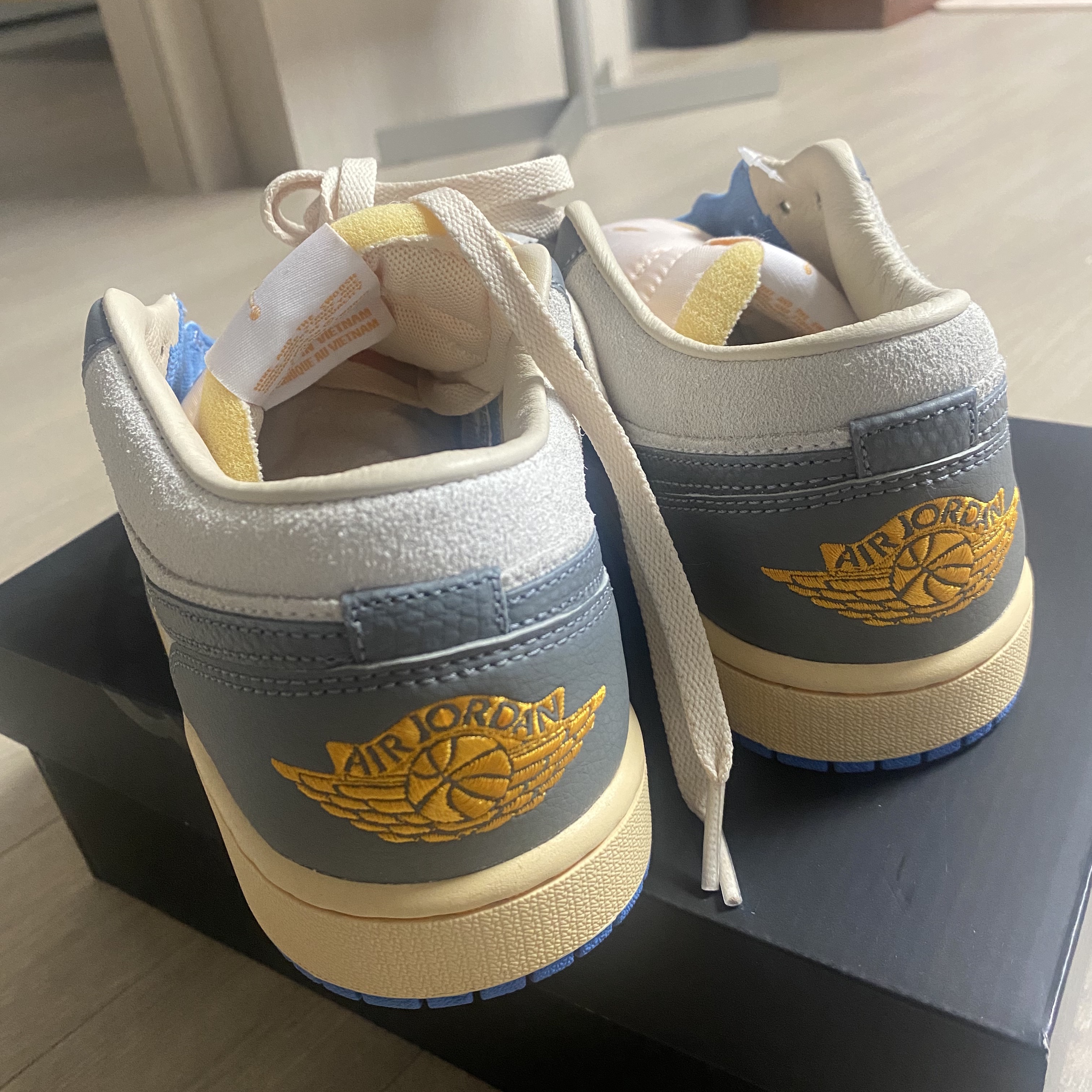Jordan 1 Low SE Tokyo 96 착용 스타일 - 3