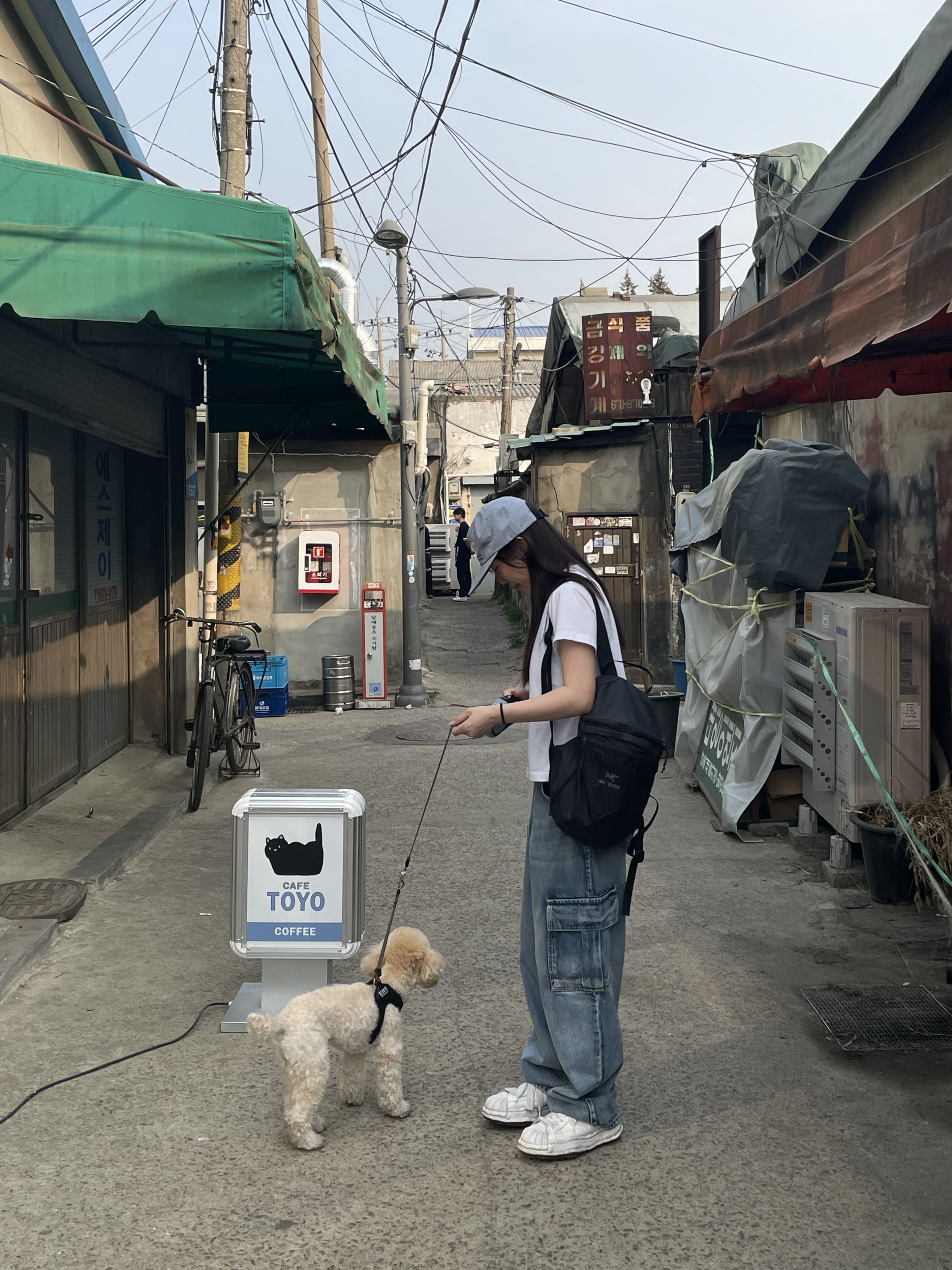Maison Mihara Yasuhiro Blakey OG Sole Leather Low-top Sneakers White, Arc'teryx Index 15 Backpack Black 착용 스타일 - 4