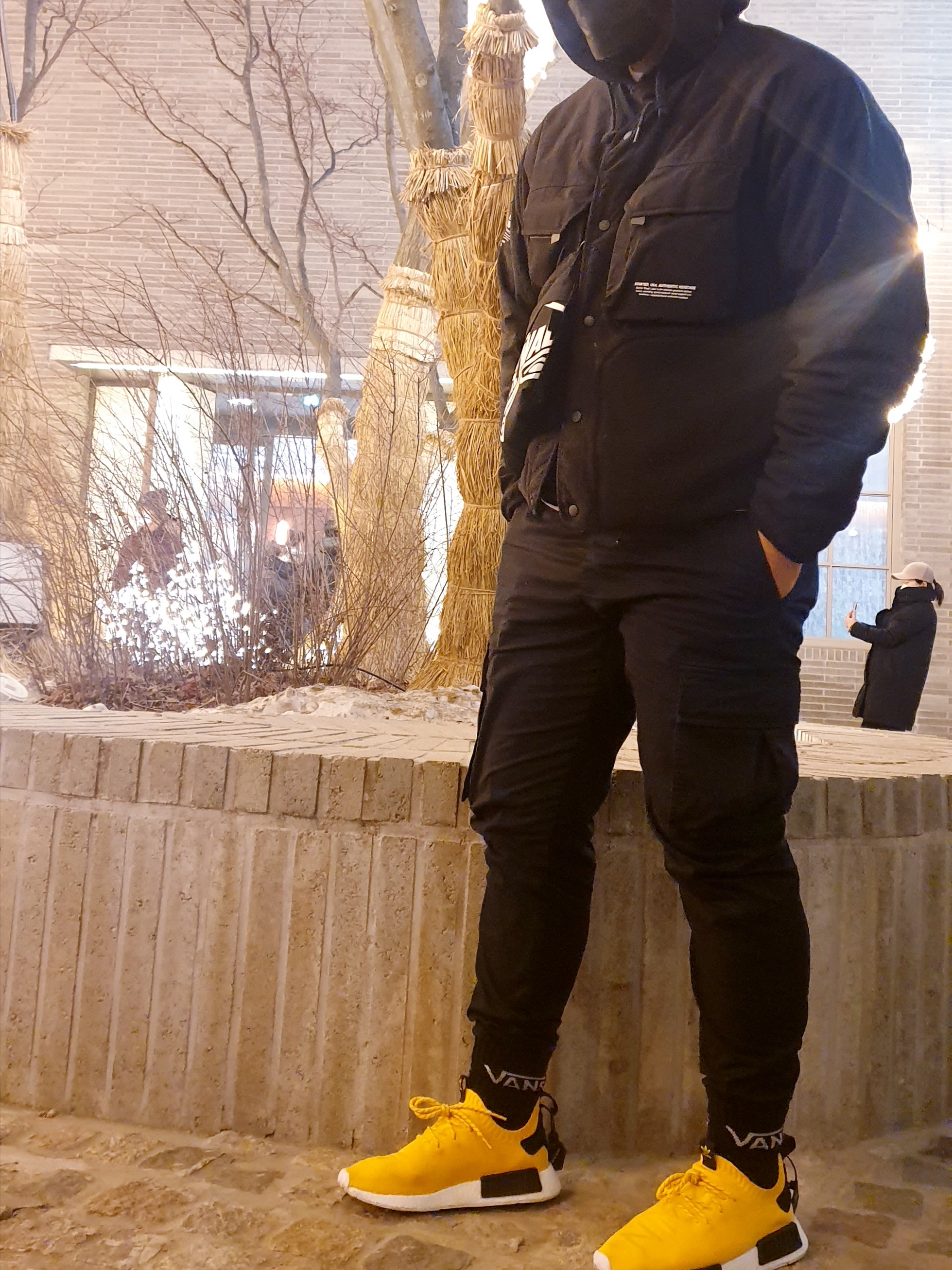 Adidas NMD R1 Primeknit Yellow Black 착용 스타일