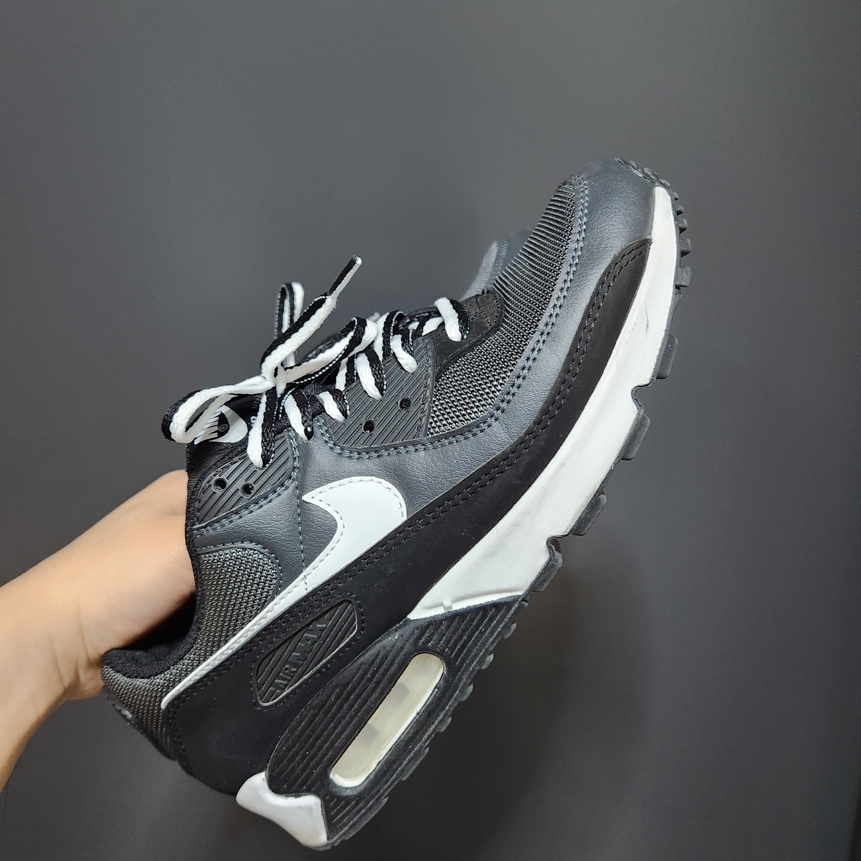 Nike Air Max 90 Iron Grey 착용 스타일 - 2
