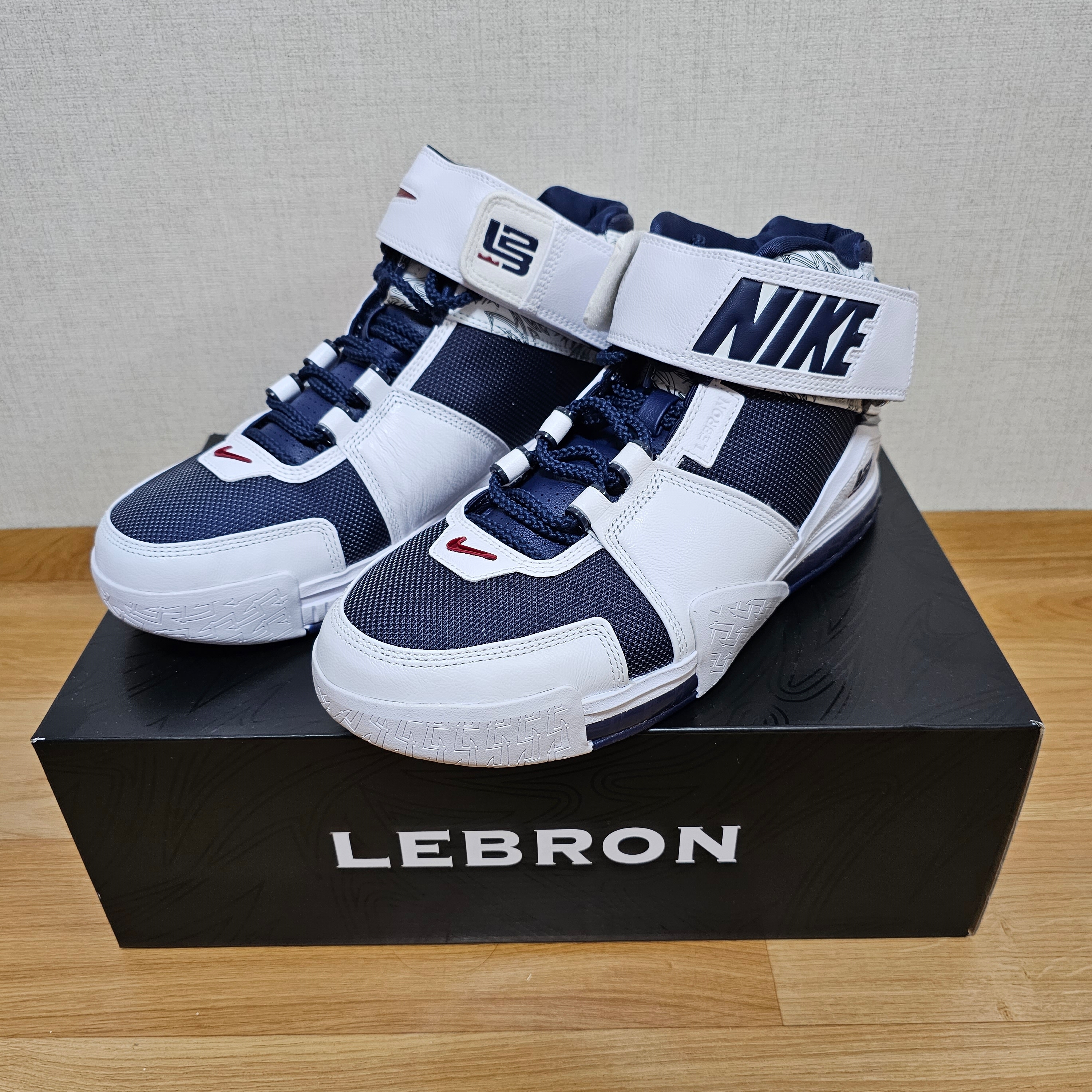 Nike LeBron 2 Midnight Navy 착용 스타일 - 2