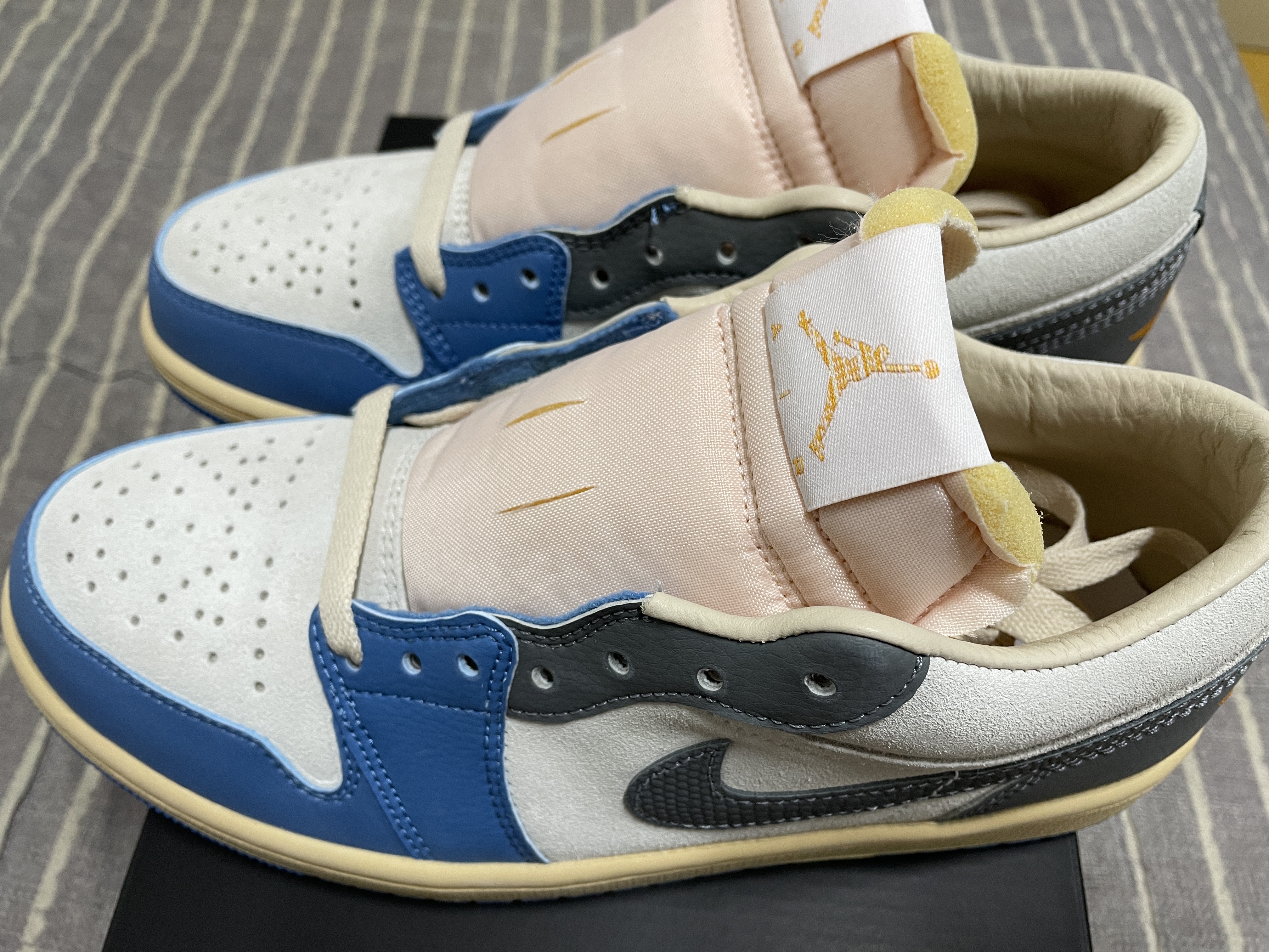 Jordan 1 Low SE Tokyo 96 착용 스타일 - 3