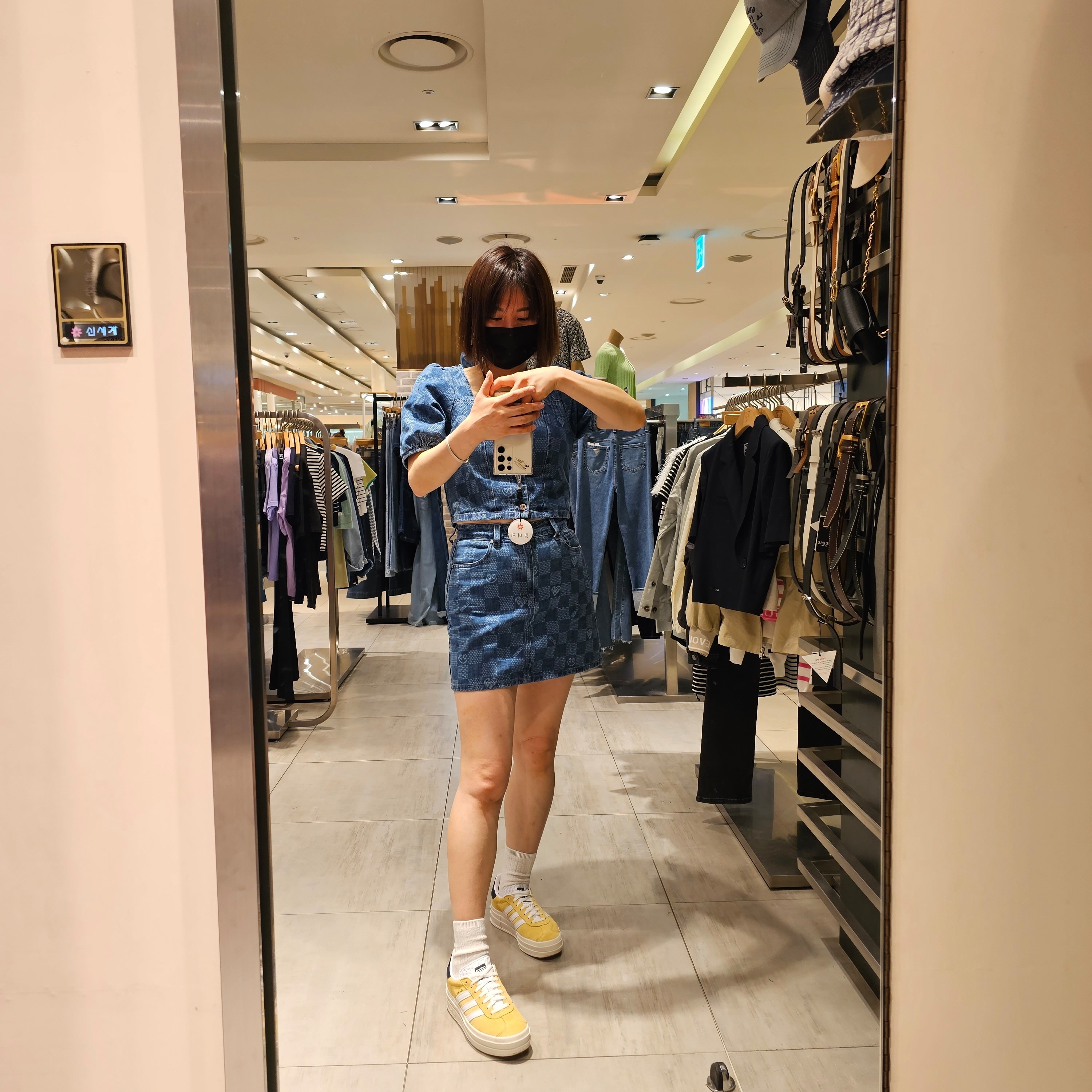 (W) Adidas Gazelle Bold Almost Yellow Cloud White 착용 스타일 - 2