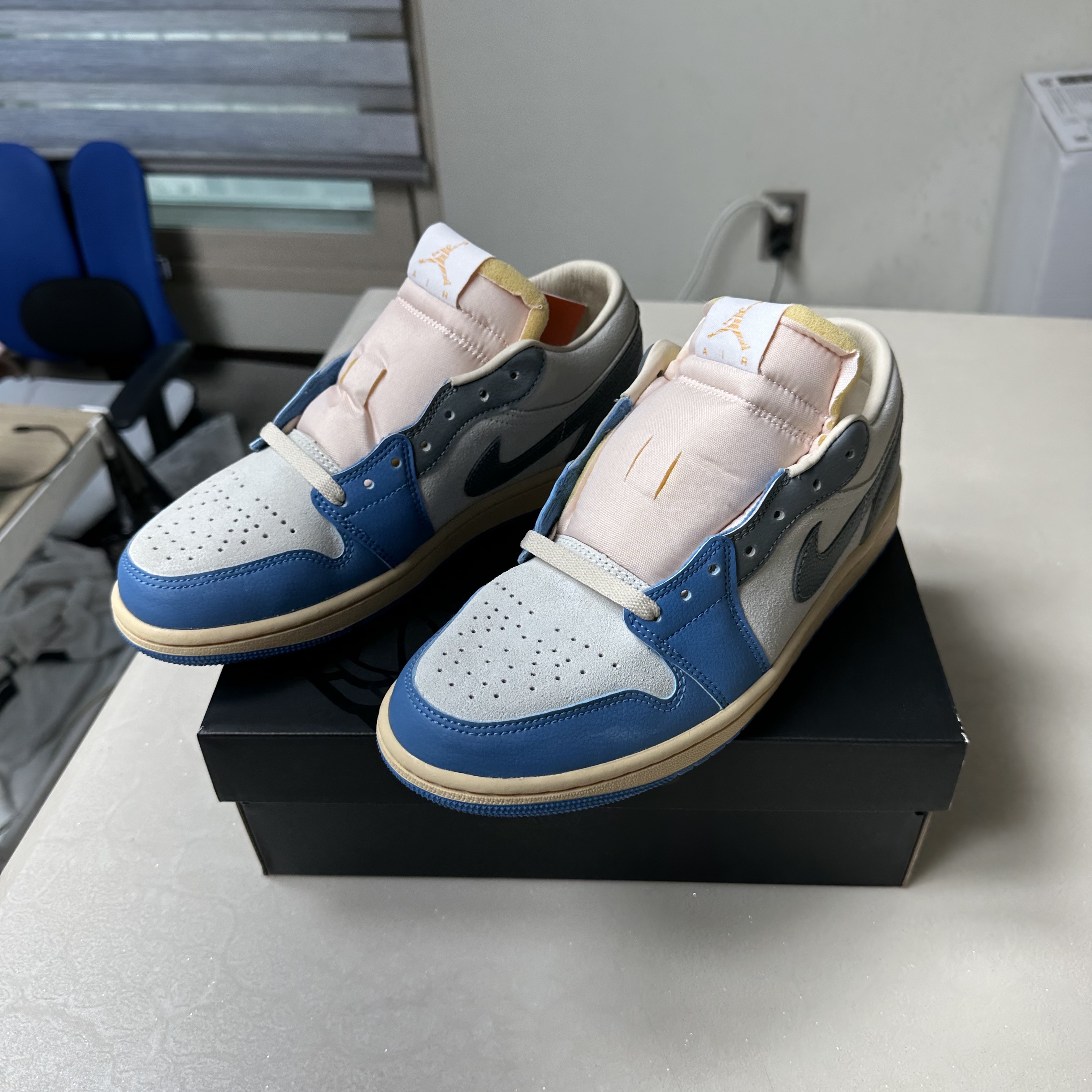 Jordan 1 Low SE Tokyo 96 착용 스타일 - 2