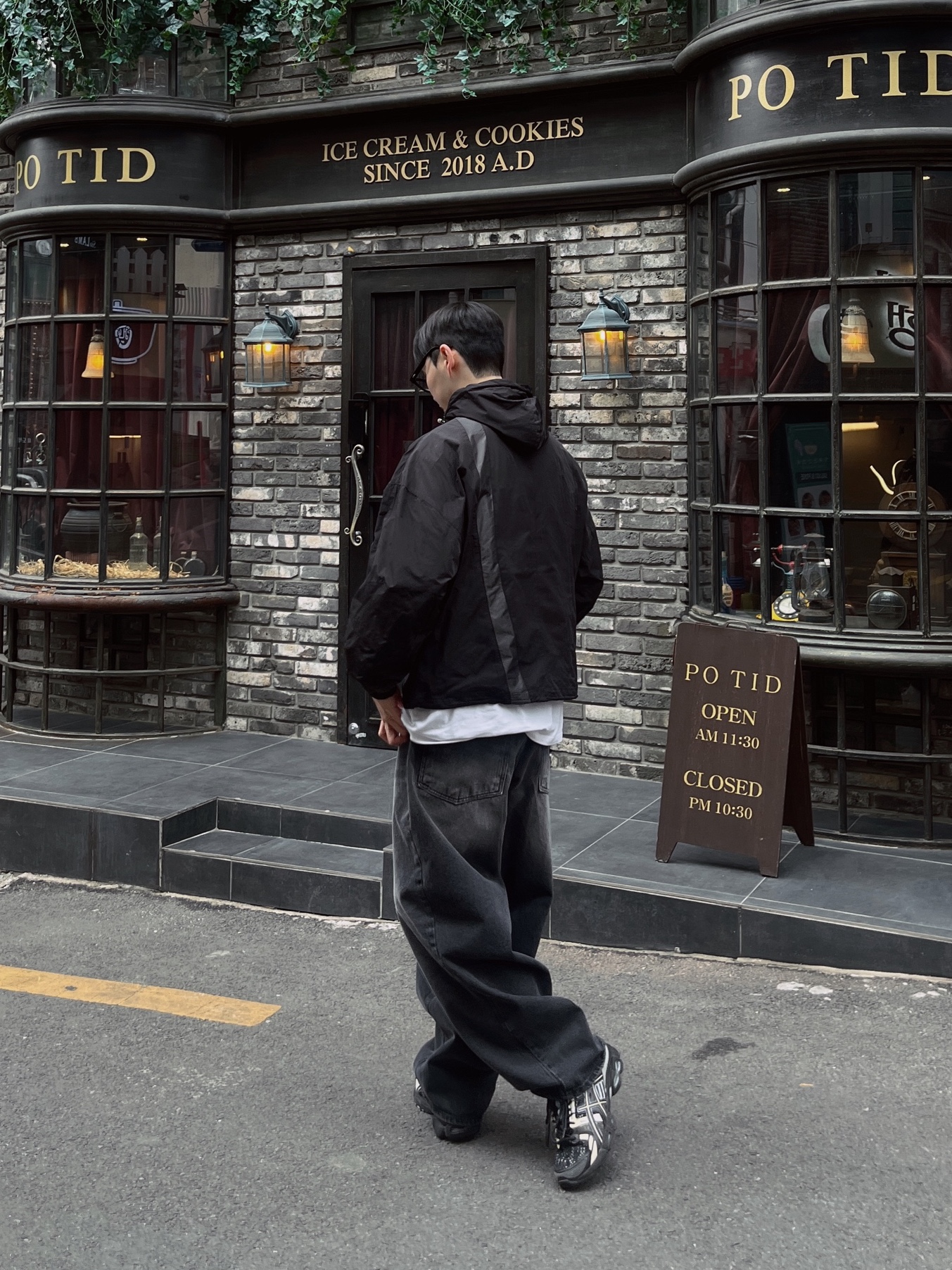 Asics UB5-S Gel-Nimbus 9 Black Gunmetal 착용 스타일 - 2