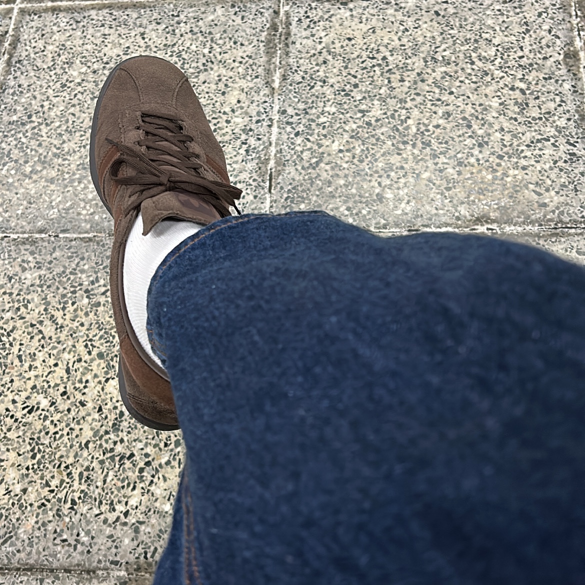 Adidas Tobacco Gruen Dark Brown 착용 스타일
