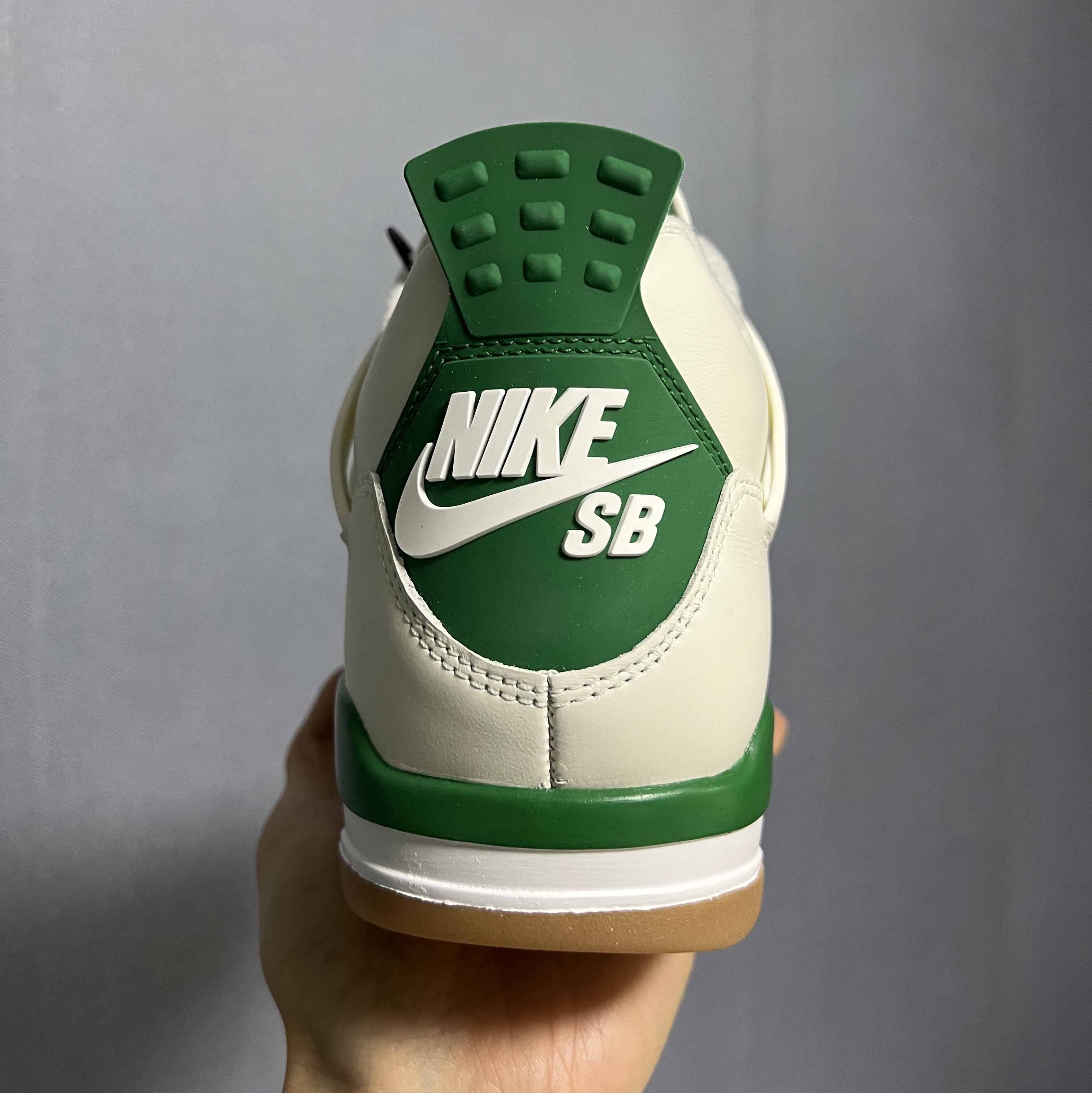 Jordan 4 x Nike SB Retro SP Pine Green 착용 스타일 - 2