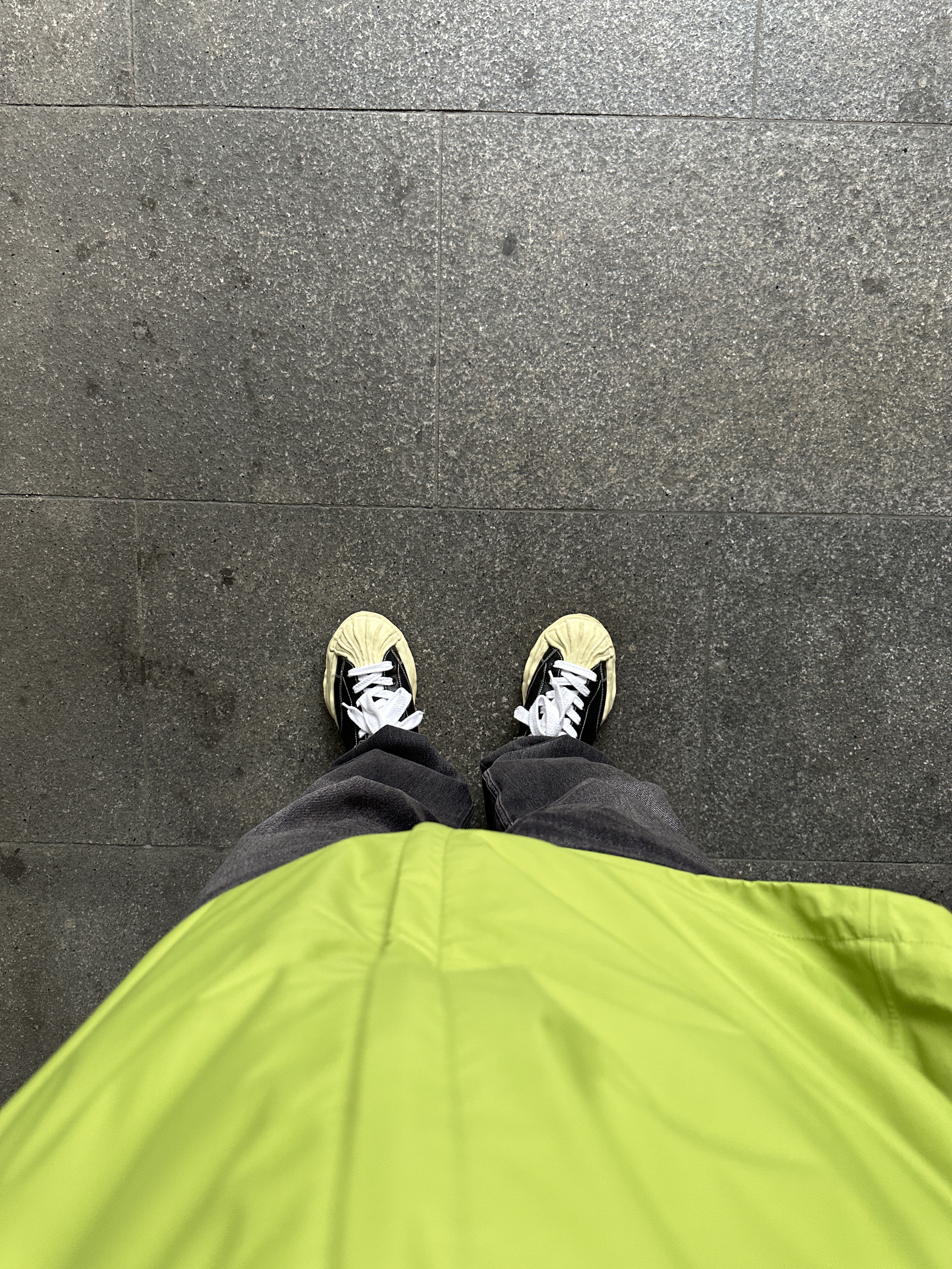Maison Mihara Yasuhiro Blakey VL OG Sole Leather Low-top Sneakers Black, Essentials 5 Pocket Jean Black - 22SS 착용 스타일 - 1