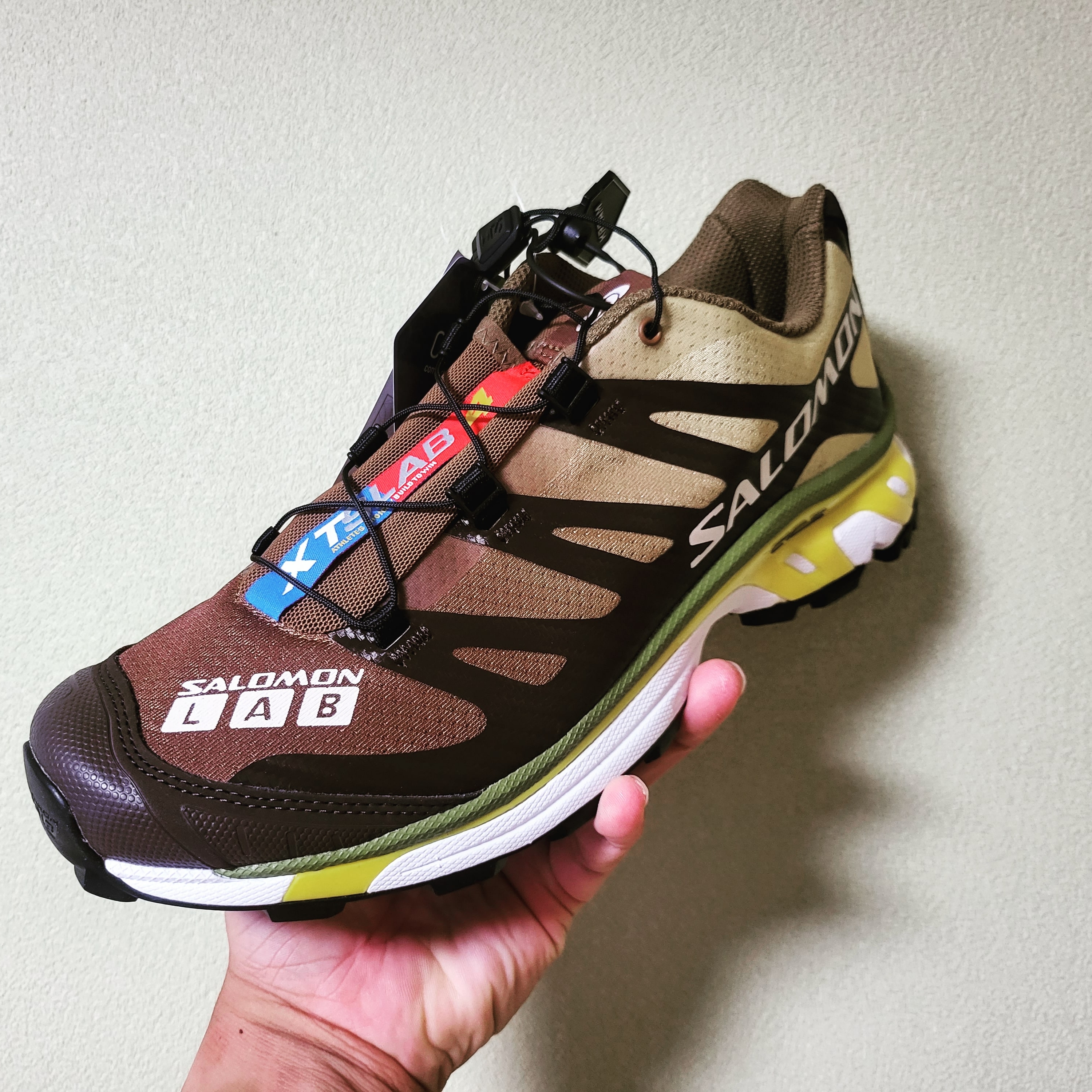Salomon XT-4 Toffee Empire Yellow 착용 스타일