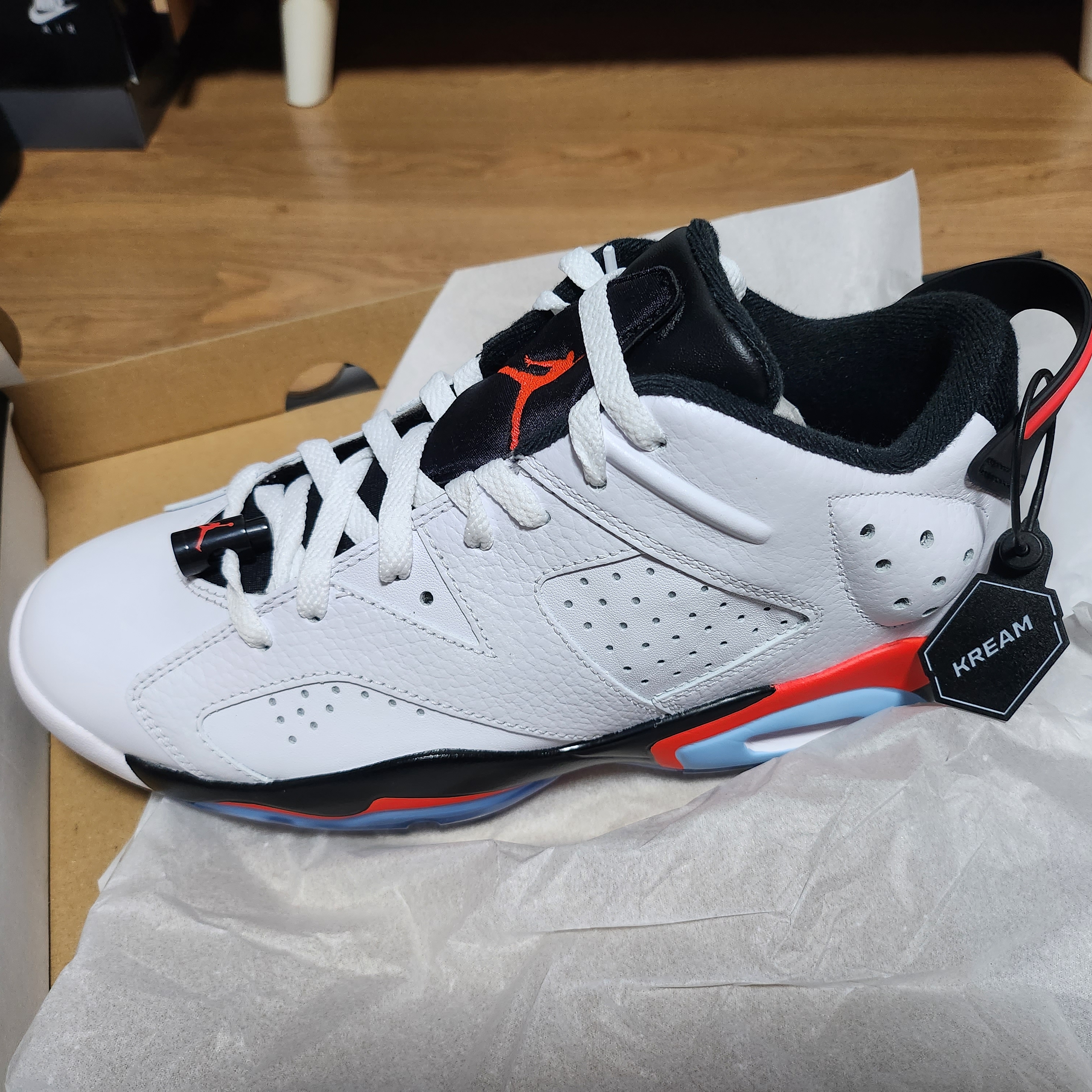Jordan 6 Retro Low Golf White Infrared 23 착용 스타일 - 2