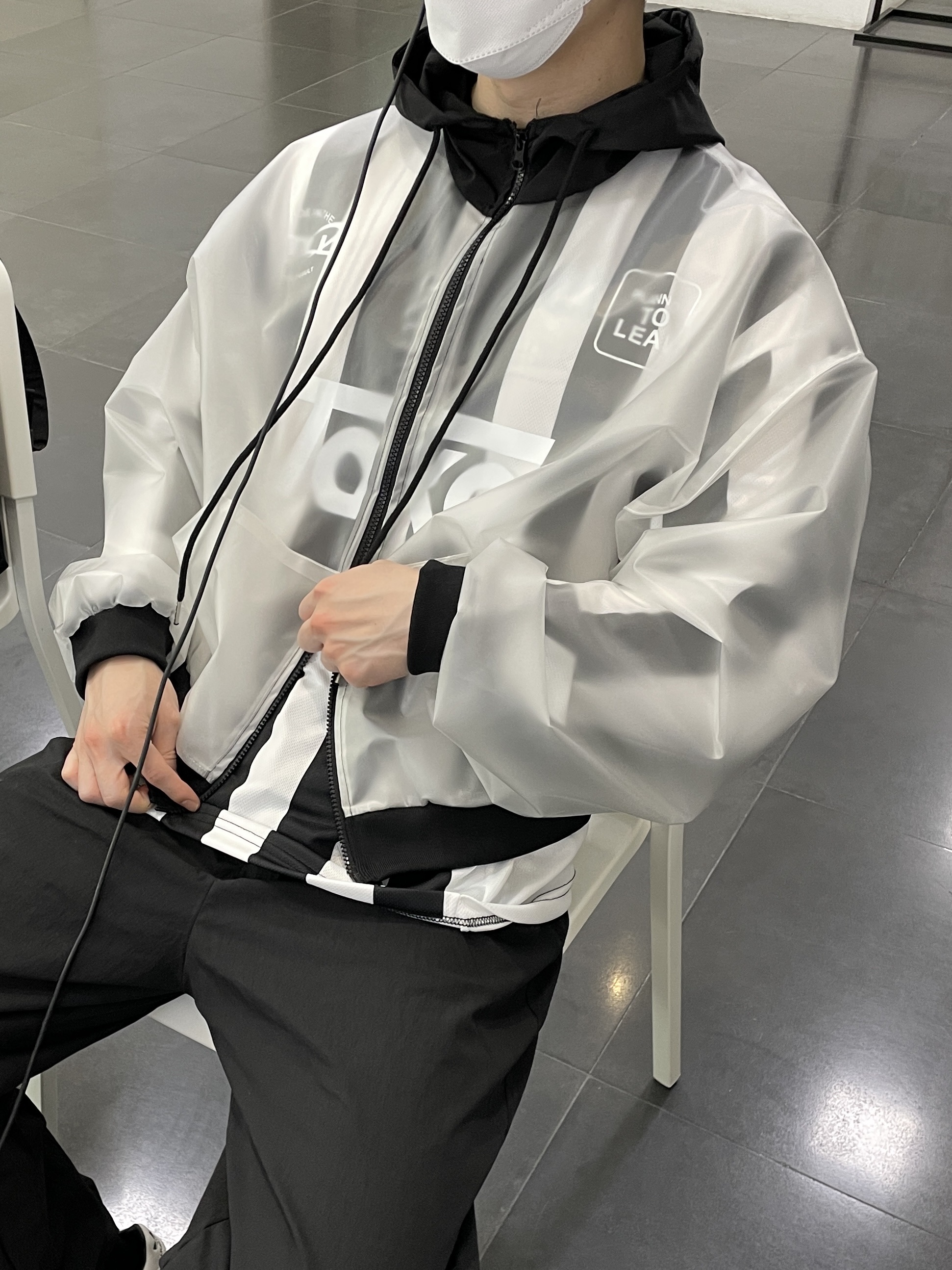 Adidas Superstar Premium Black White 착용 스타일 - 4