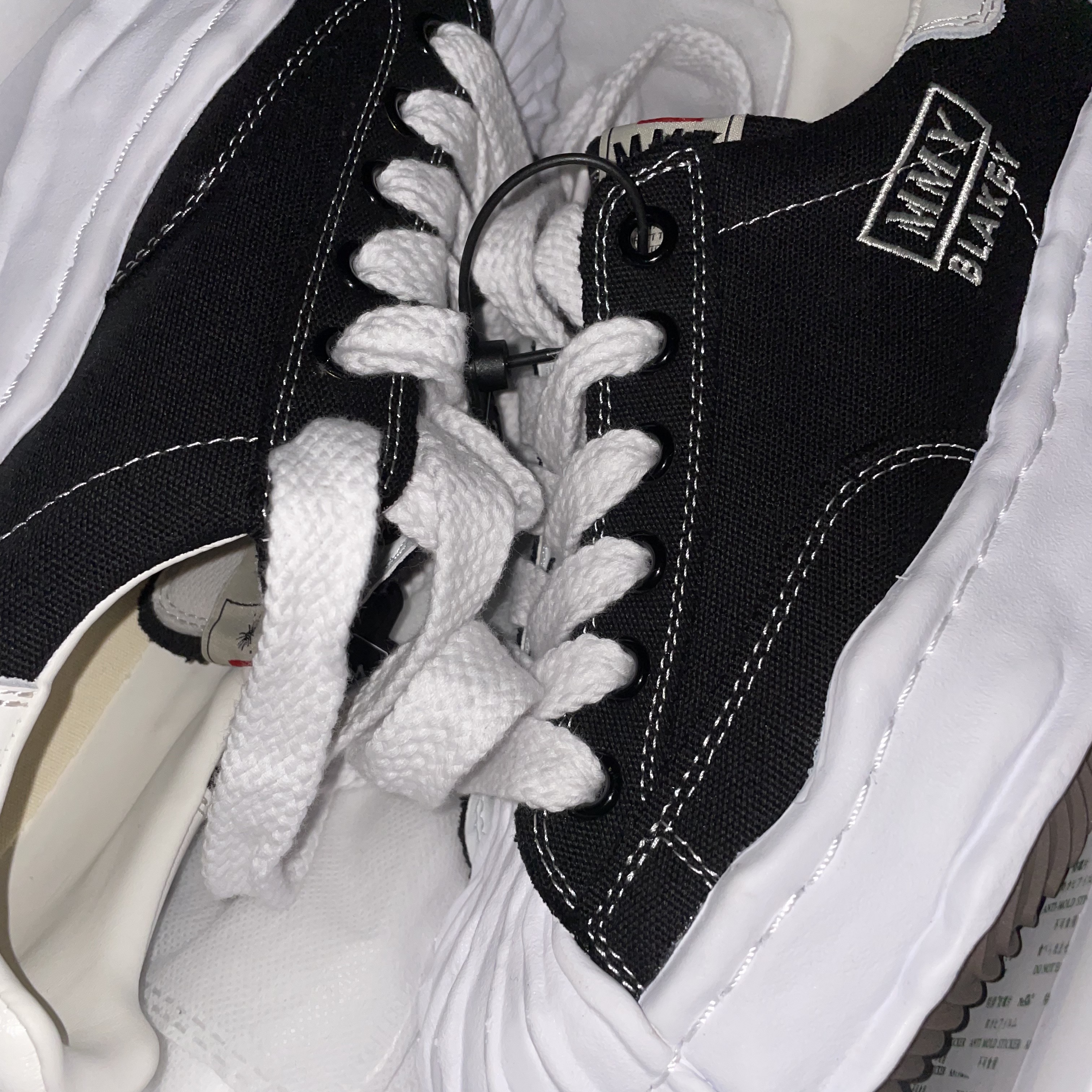 Maison Mihara Yasuhiro Blakey OG Sole Canvas Low-top Sneakers Black White 착용 스타일